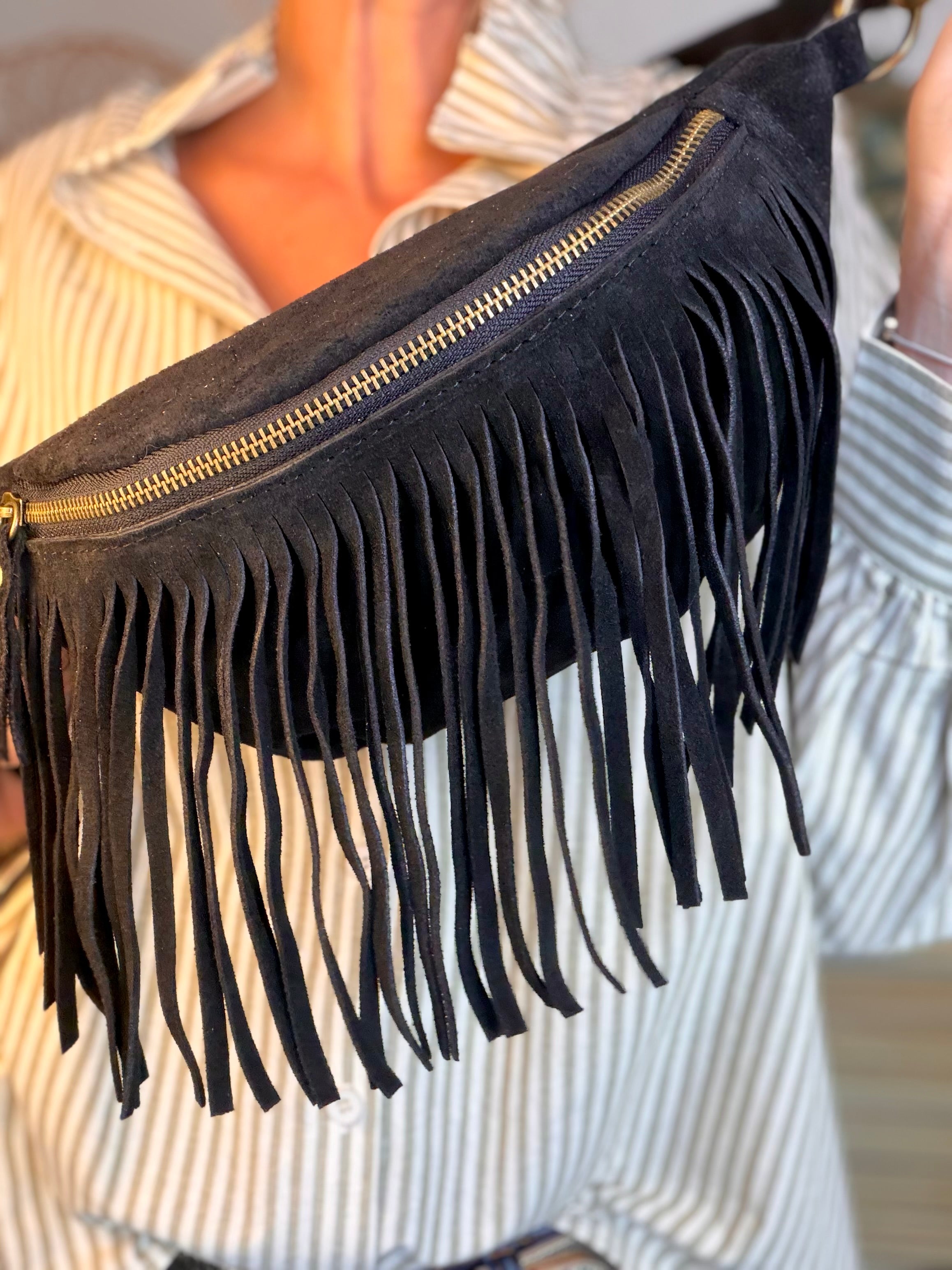 Sac banane avec franges en cuir daim - PIETRA - Noir