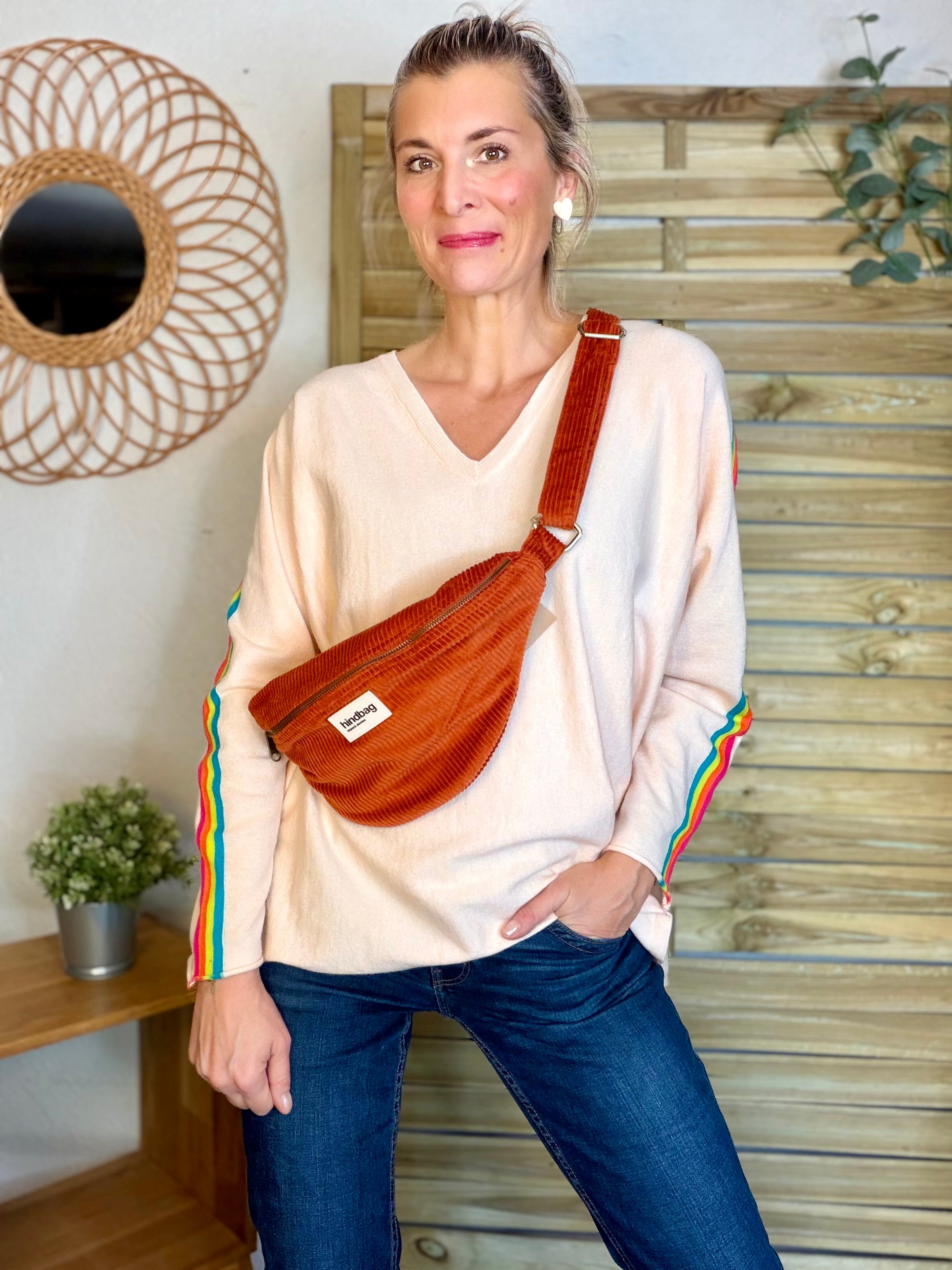 Pull fin avec bandes colorées, col V - RAINBOW OVERSIZE 🌈 Rose orangé