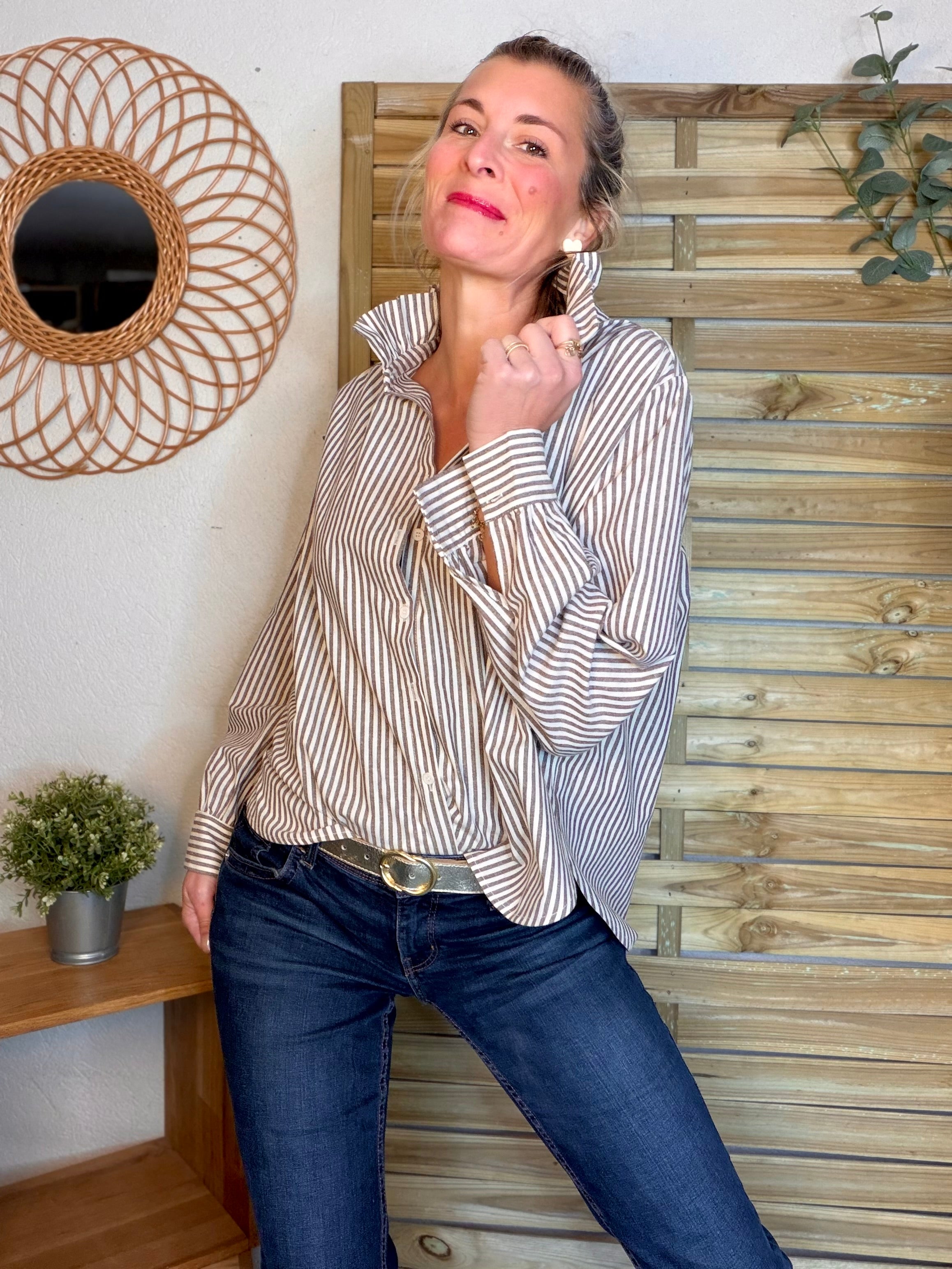 Chemise en coton rayée col victorien BRIGITTE - Café