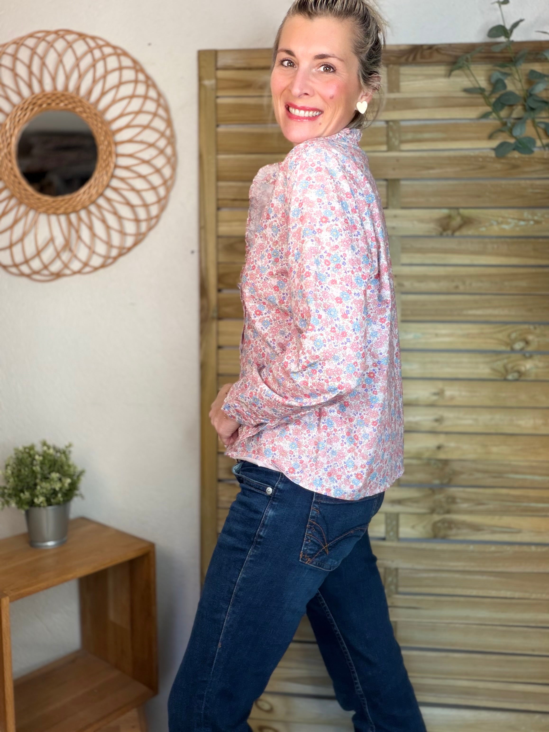 Chemise imprimée Liberty rose clair, col volanté SOLANE