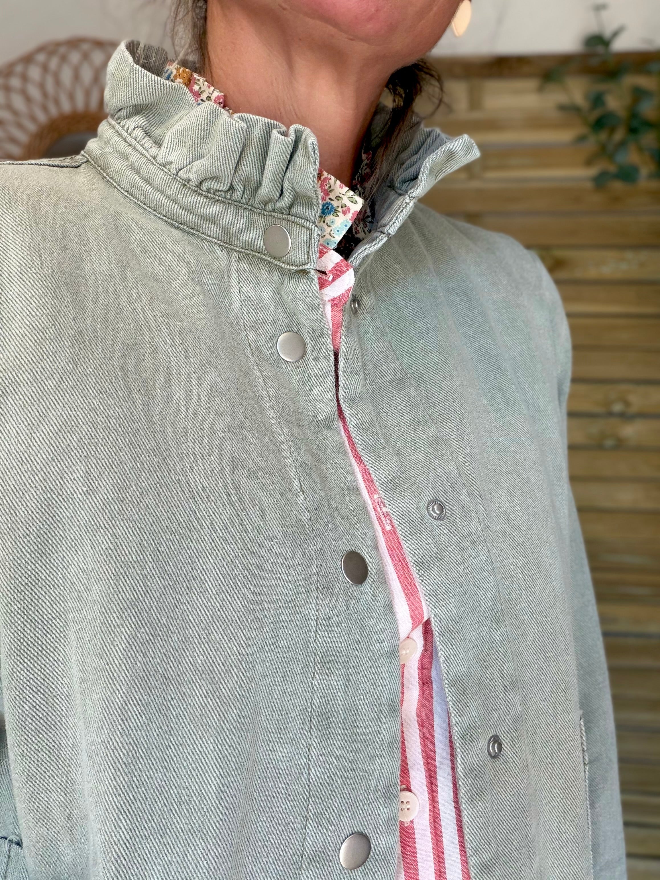 Veste courte légère col volanté JUNE - Kaki clair