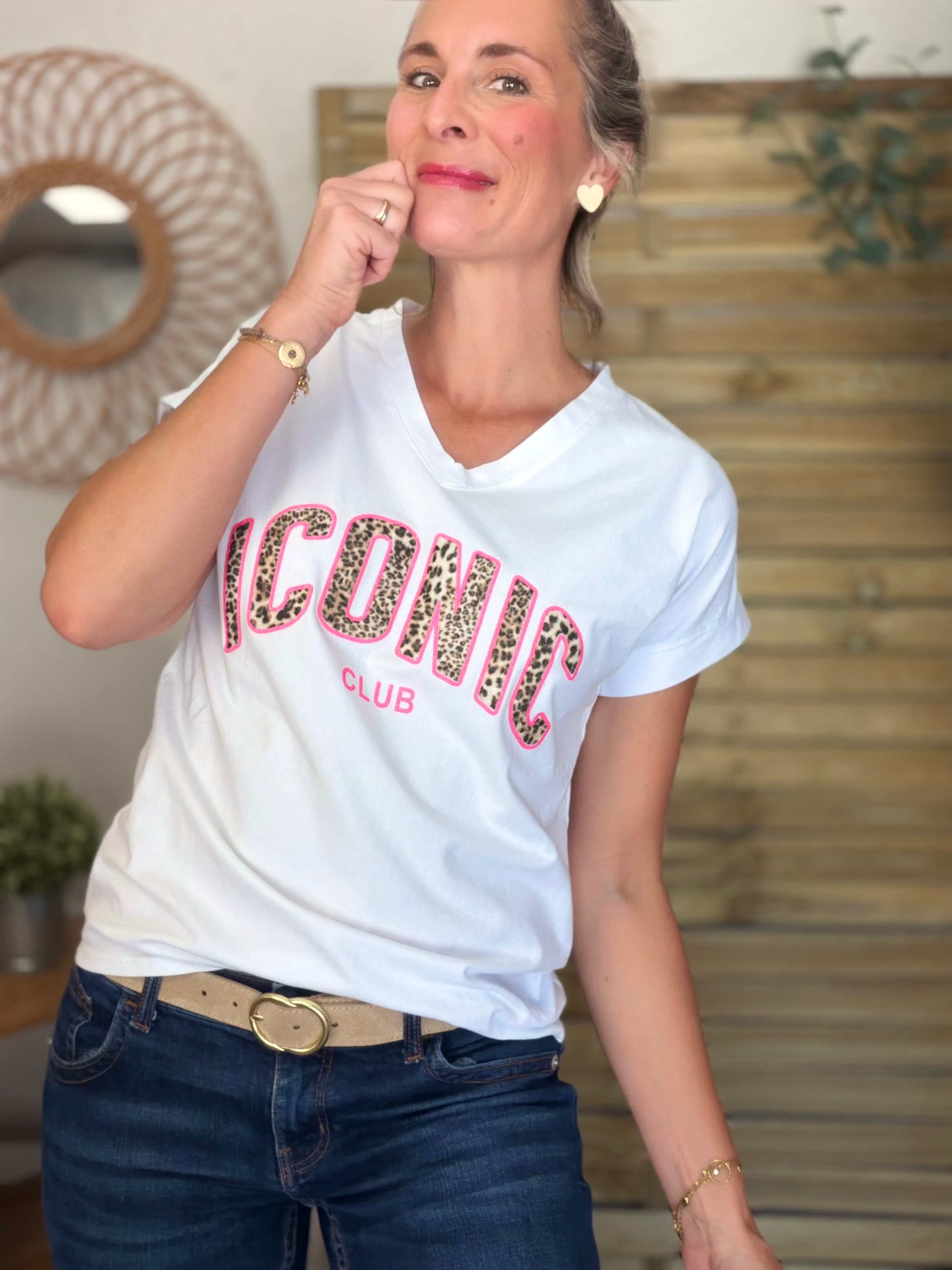 Tee shirt col V ICONIC club Léo NORMA Blanc