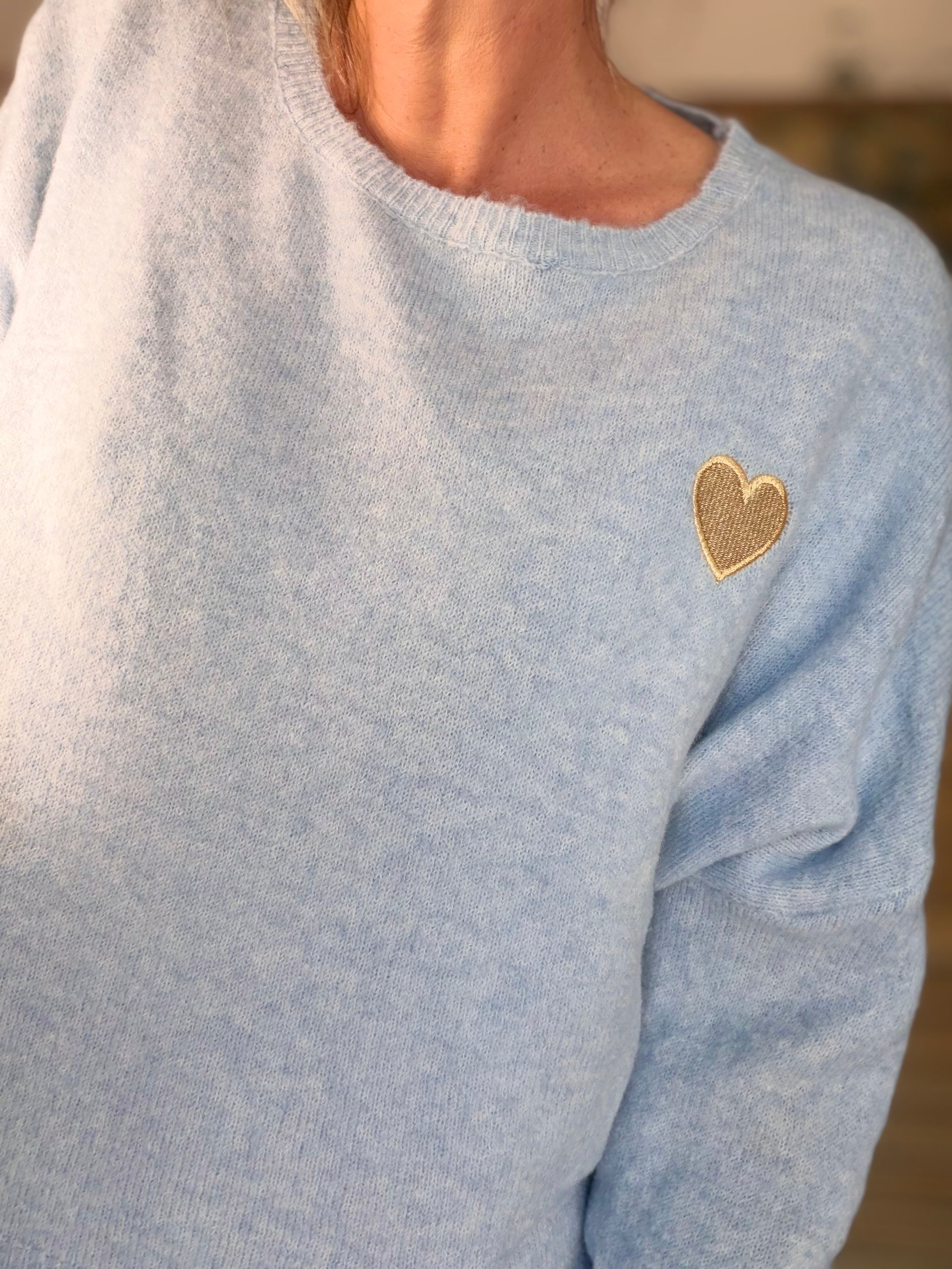 Pull léger en maille cœur doré brodé 💛 MELISSA - Bleu ciel