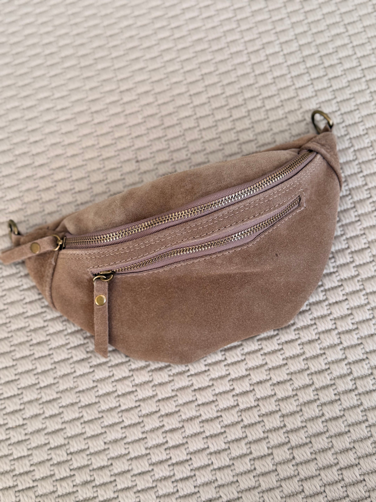 IMPERFECTION • Sac banane double poche en cuir daim - OPALINE - Taupe