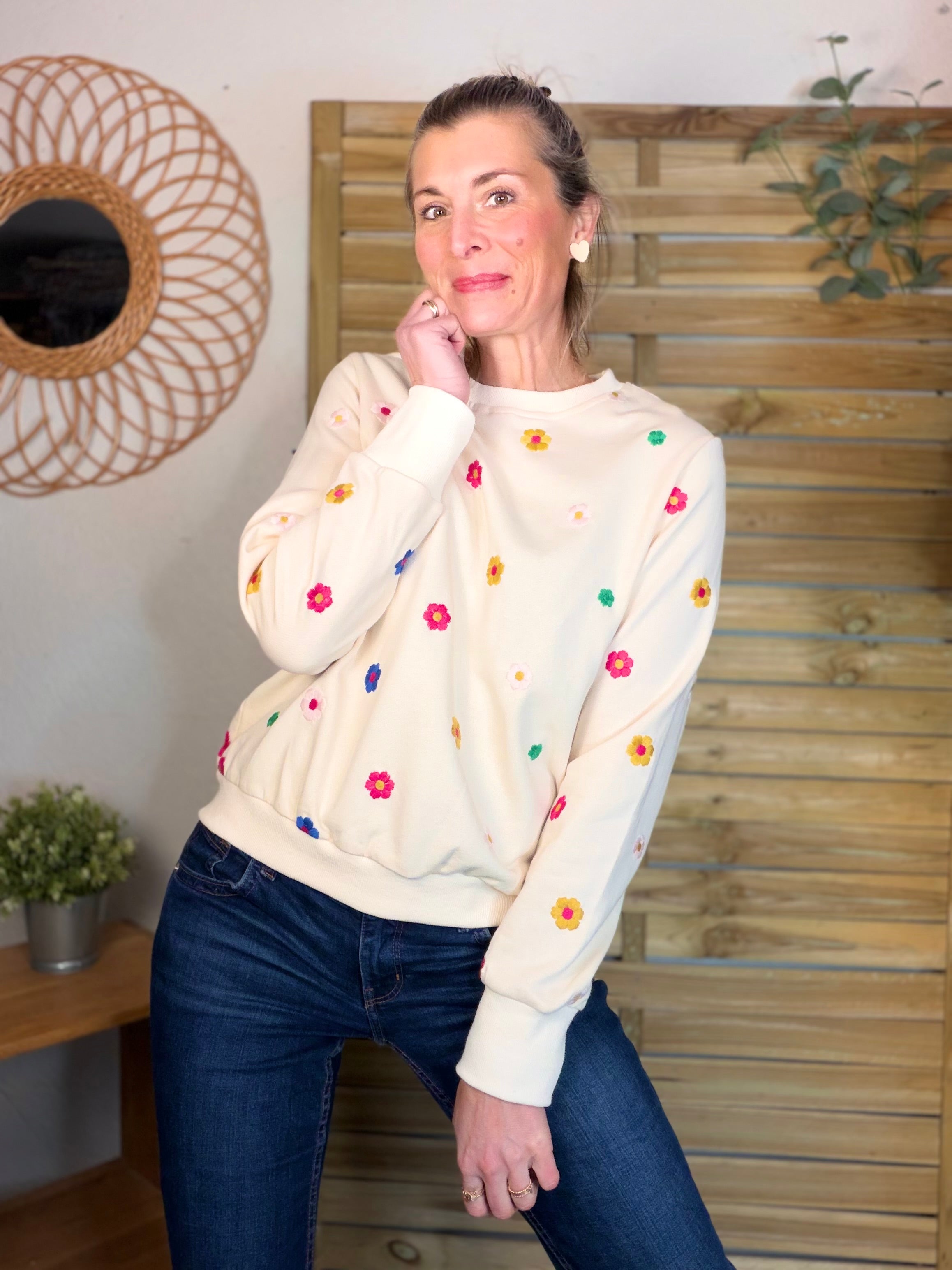 Sweat Beige fleurs multico brodés 🌸 ELISA