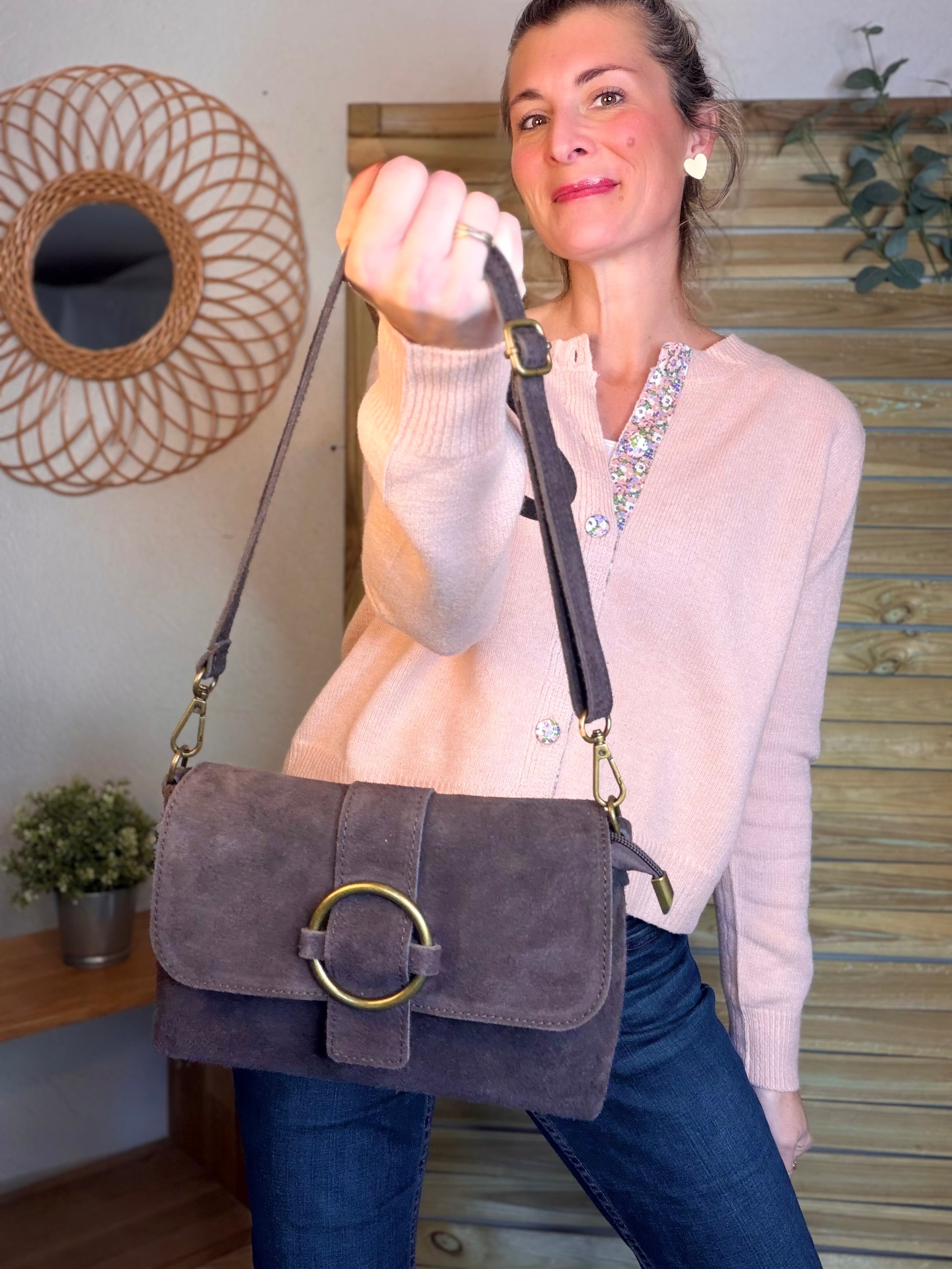 Sac bandoulière en croute de cuir BLAKE - Chocolat