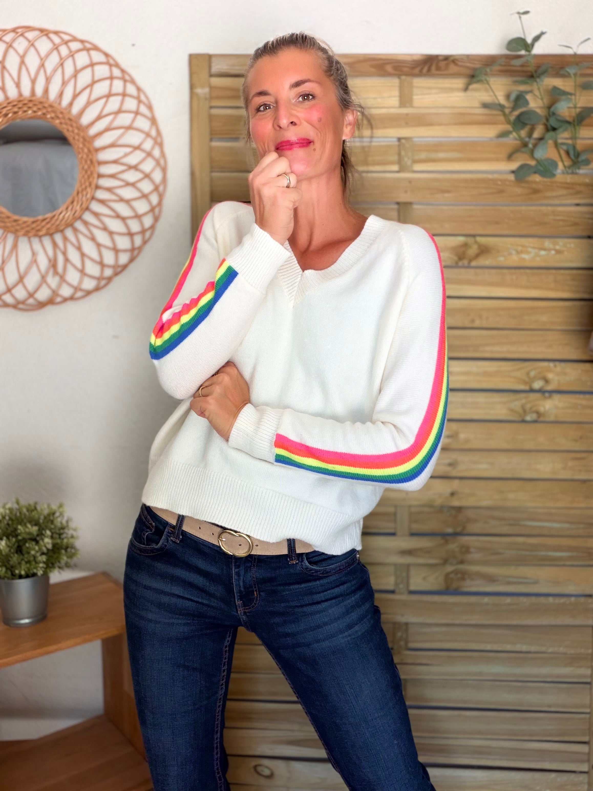 Pull épais avec bandes colorées, col V - RAINBOW 🌈 Écru - Winter 2026