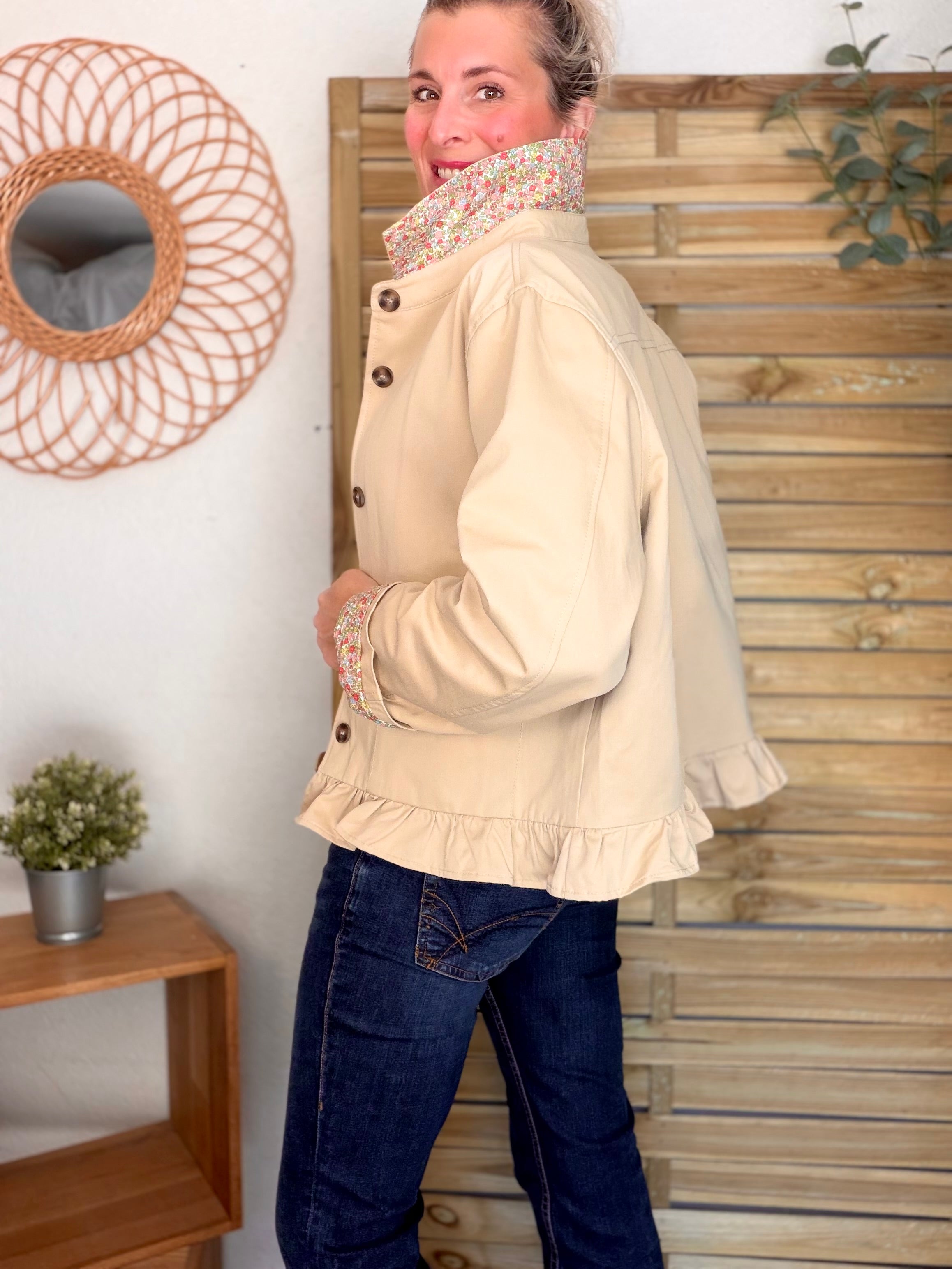 Veste Trench avec volants et Liberty, en coton beige HERMIONE - LILI et LALA