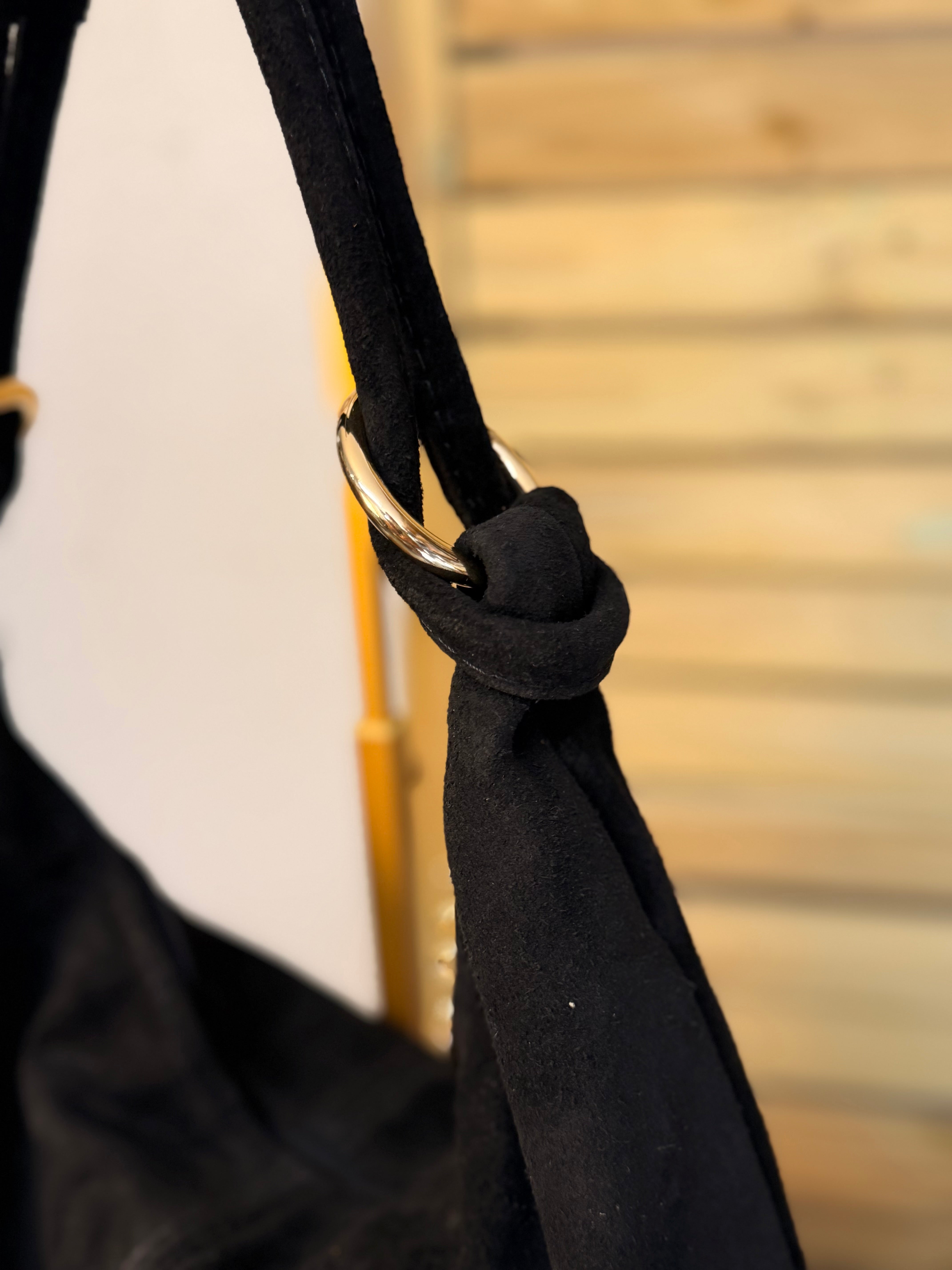 Sac besace hobo en cuir daim souple avec anneaux WILLIAM - Noir