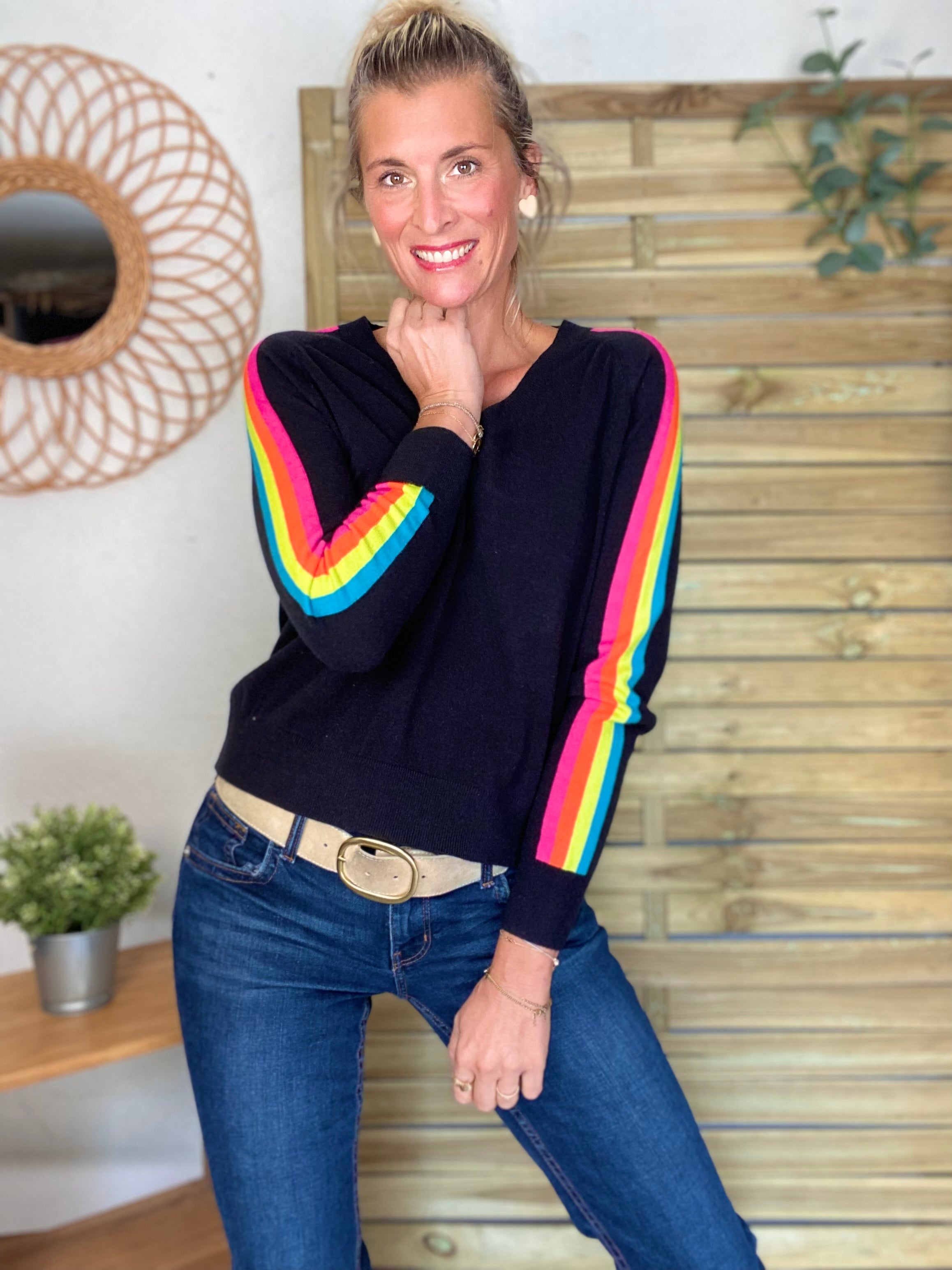 Pull fin avec bandes colorées, col V - RAINBOW 🌈 Noir