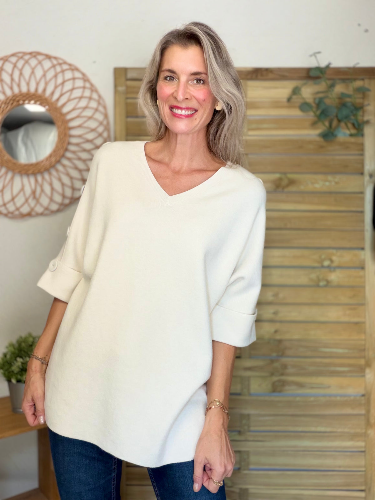 Pull long, col V, ornements boutons CHIARA Écru