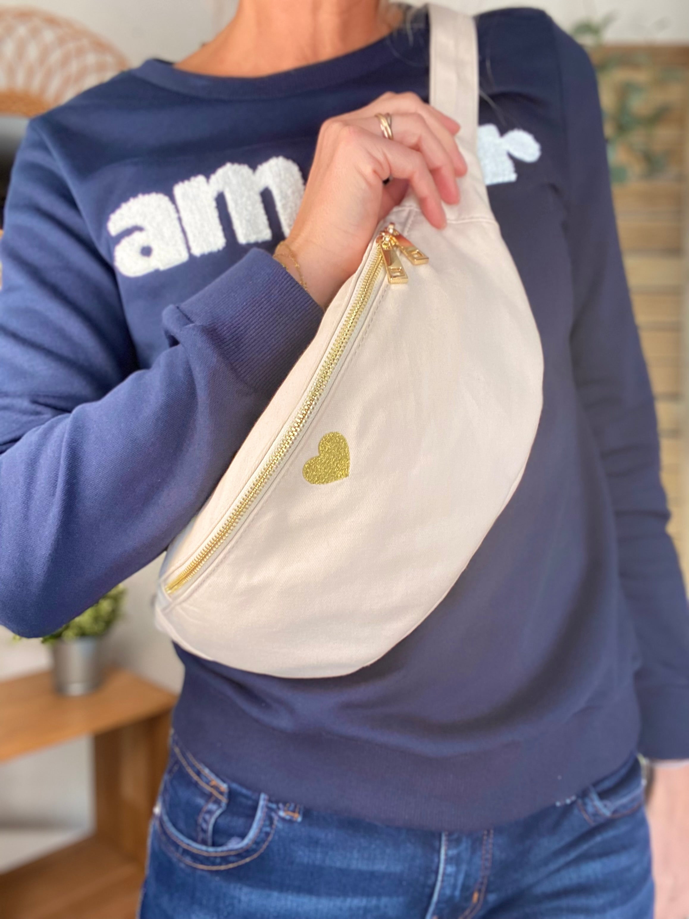 Sac banane en coton Coeur brodé 💛 CASSIDY - Écru