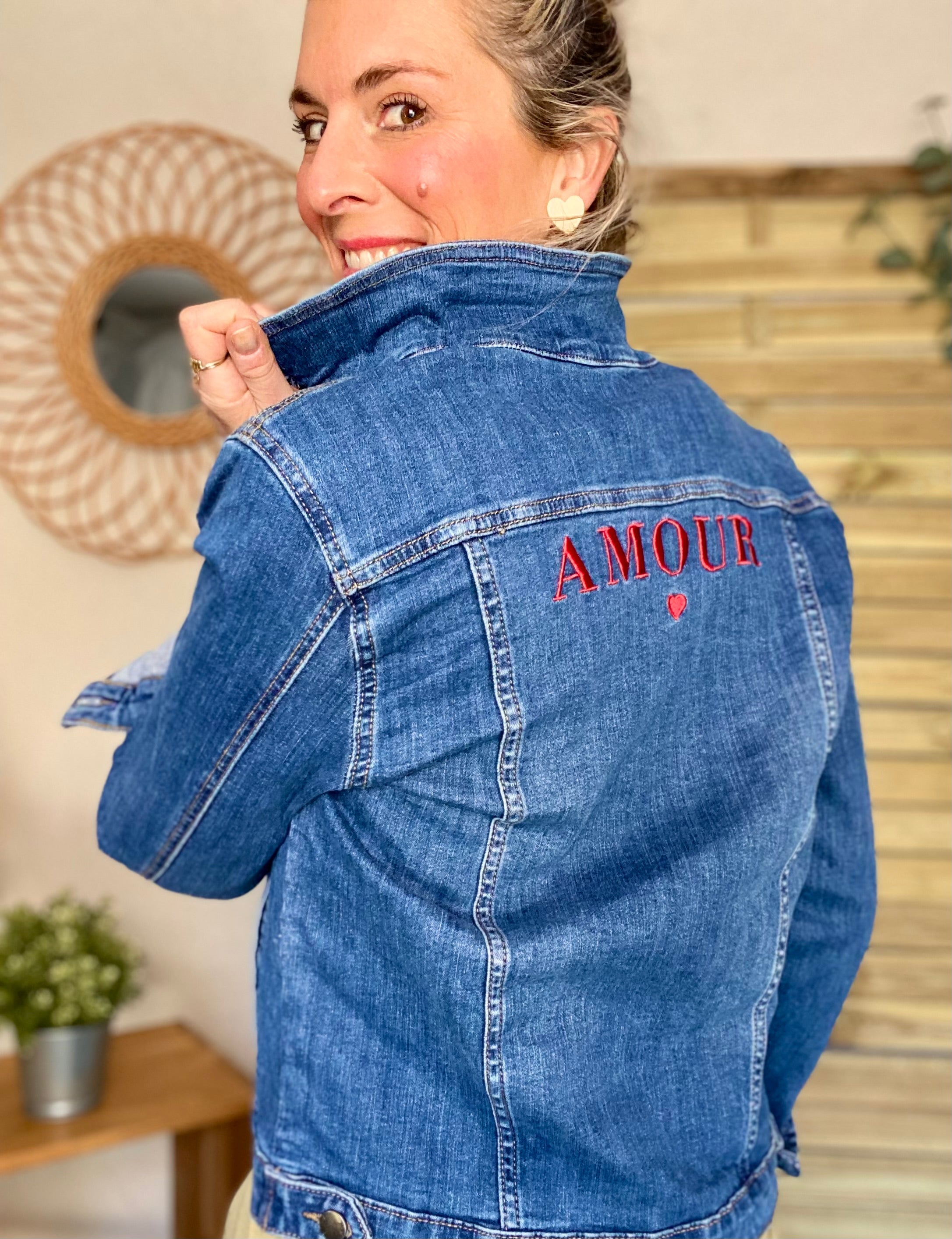 Veste en jean broderie AMOUR - APOLLINE