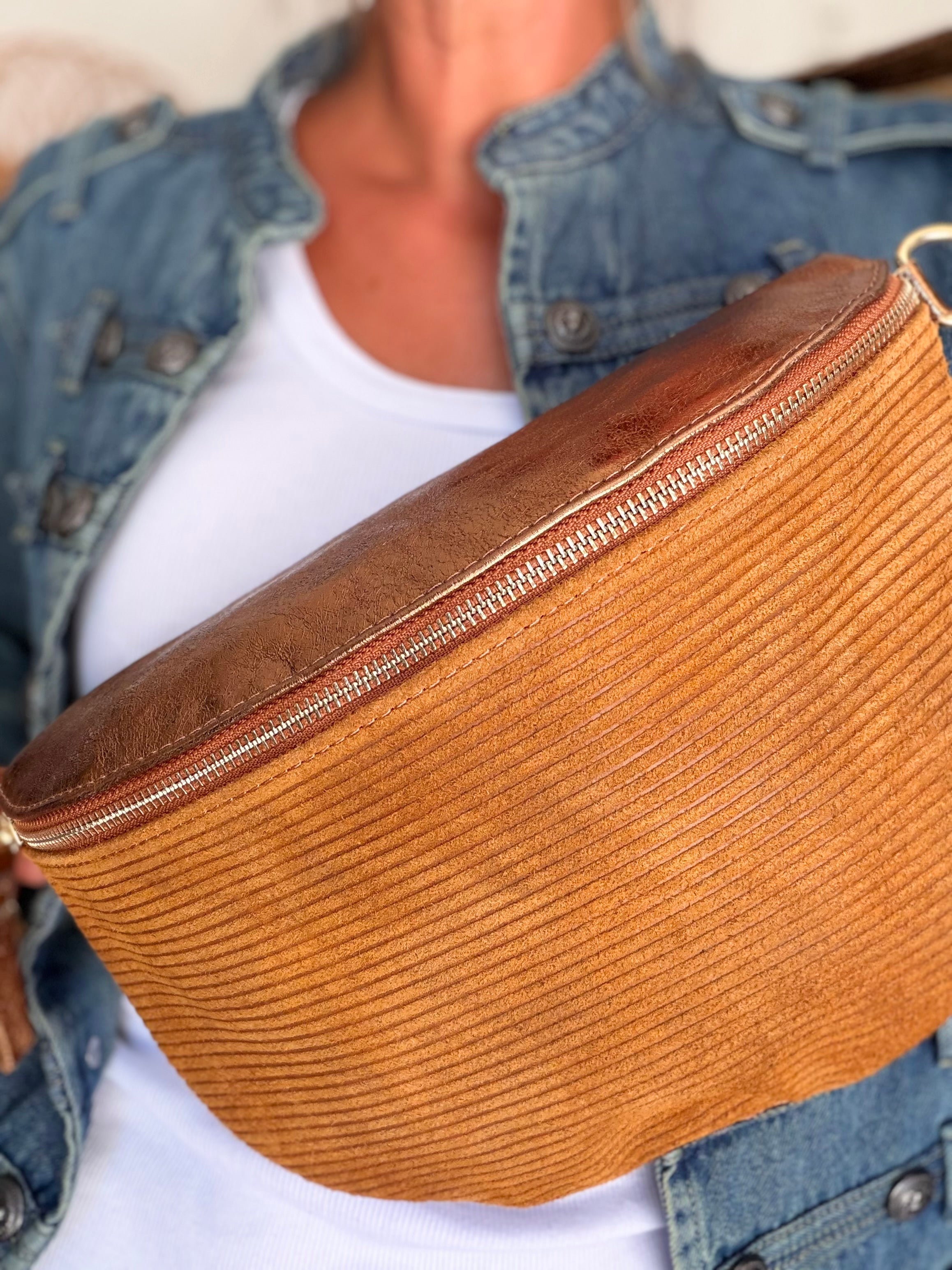 Sac banane XL 30cm en cuir irisé et velours - JANIS - Camel bi-matière