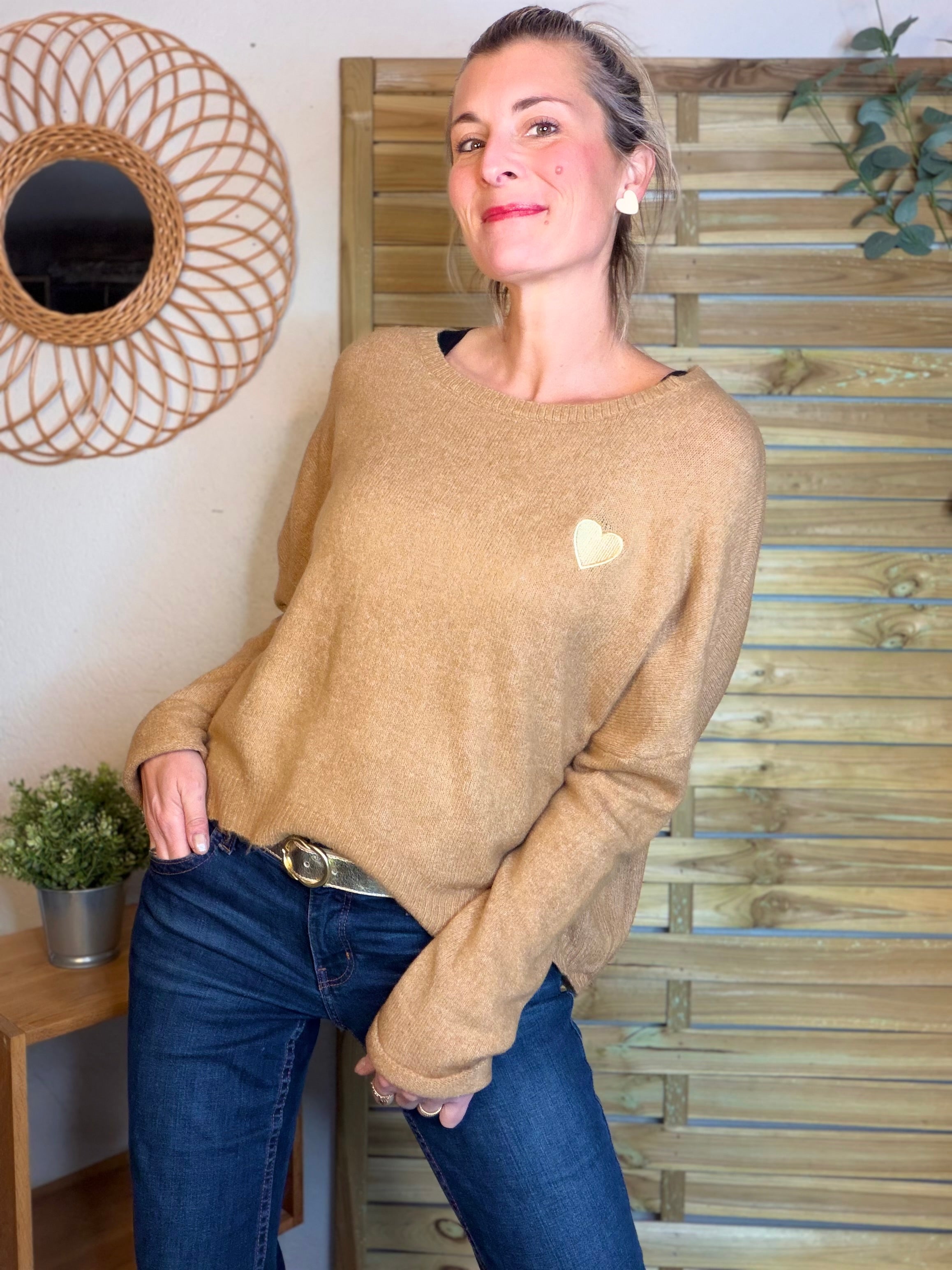 Pull léger en maille cœur doré brodé 💛 MELISSA - Camel