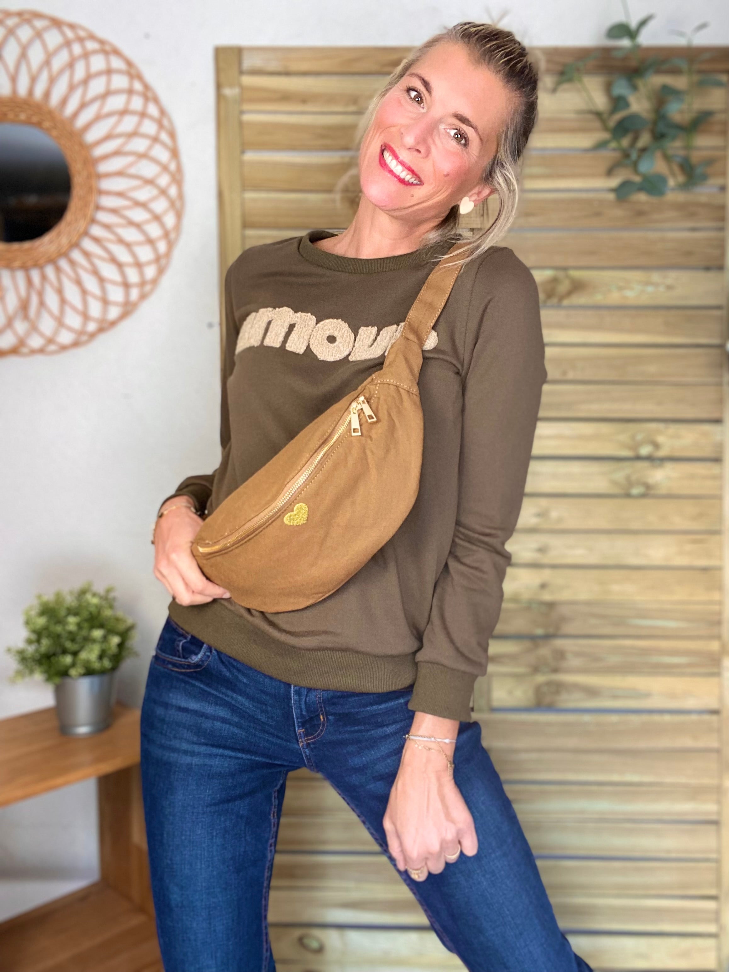 Sac banane en coton Coeur brodé 💛 CASSIDY - Camel