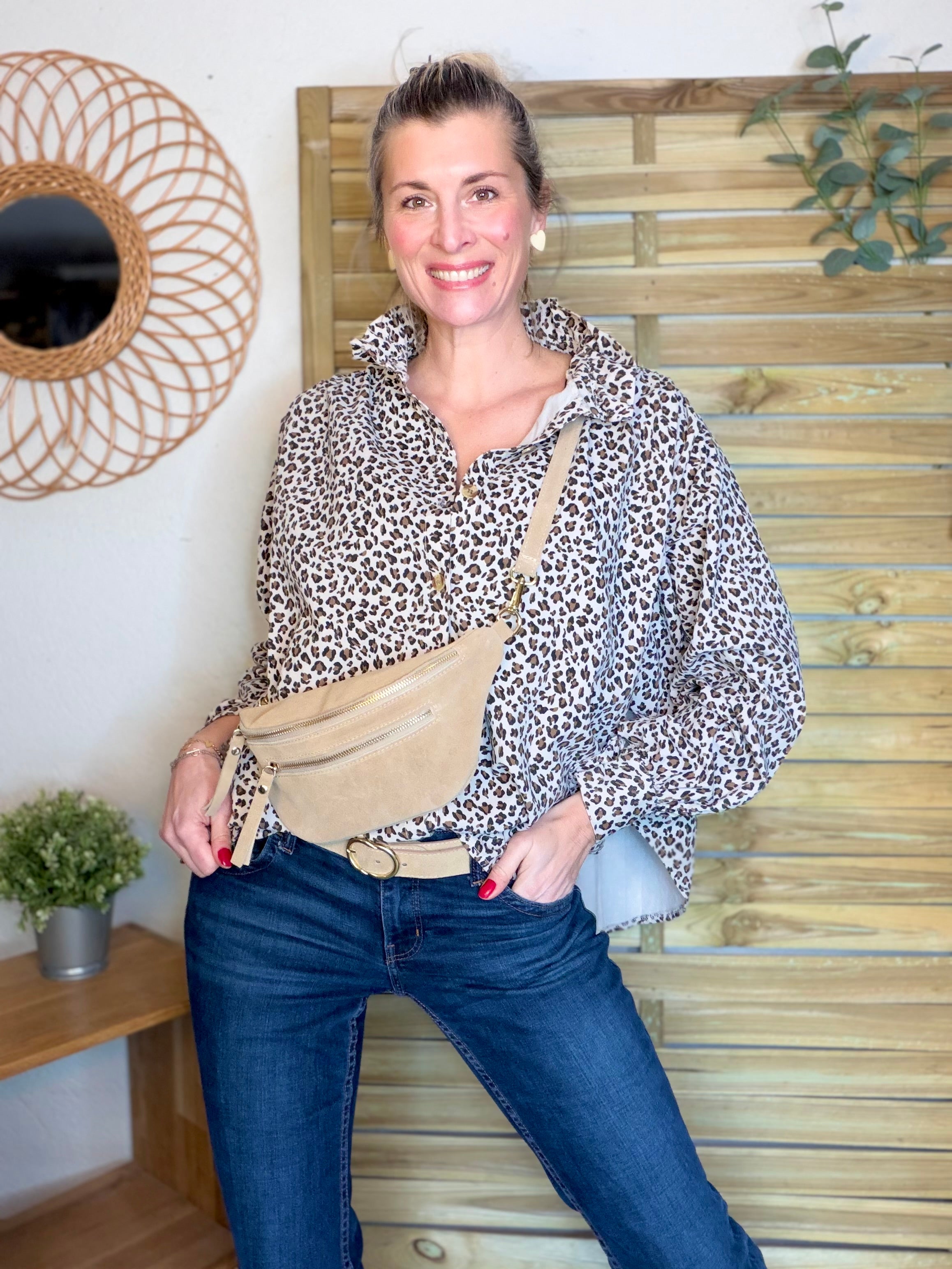 Chemise en velours côtelé fin coton, col volanté FRIDA - Léo beige 🐆