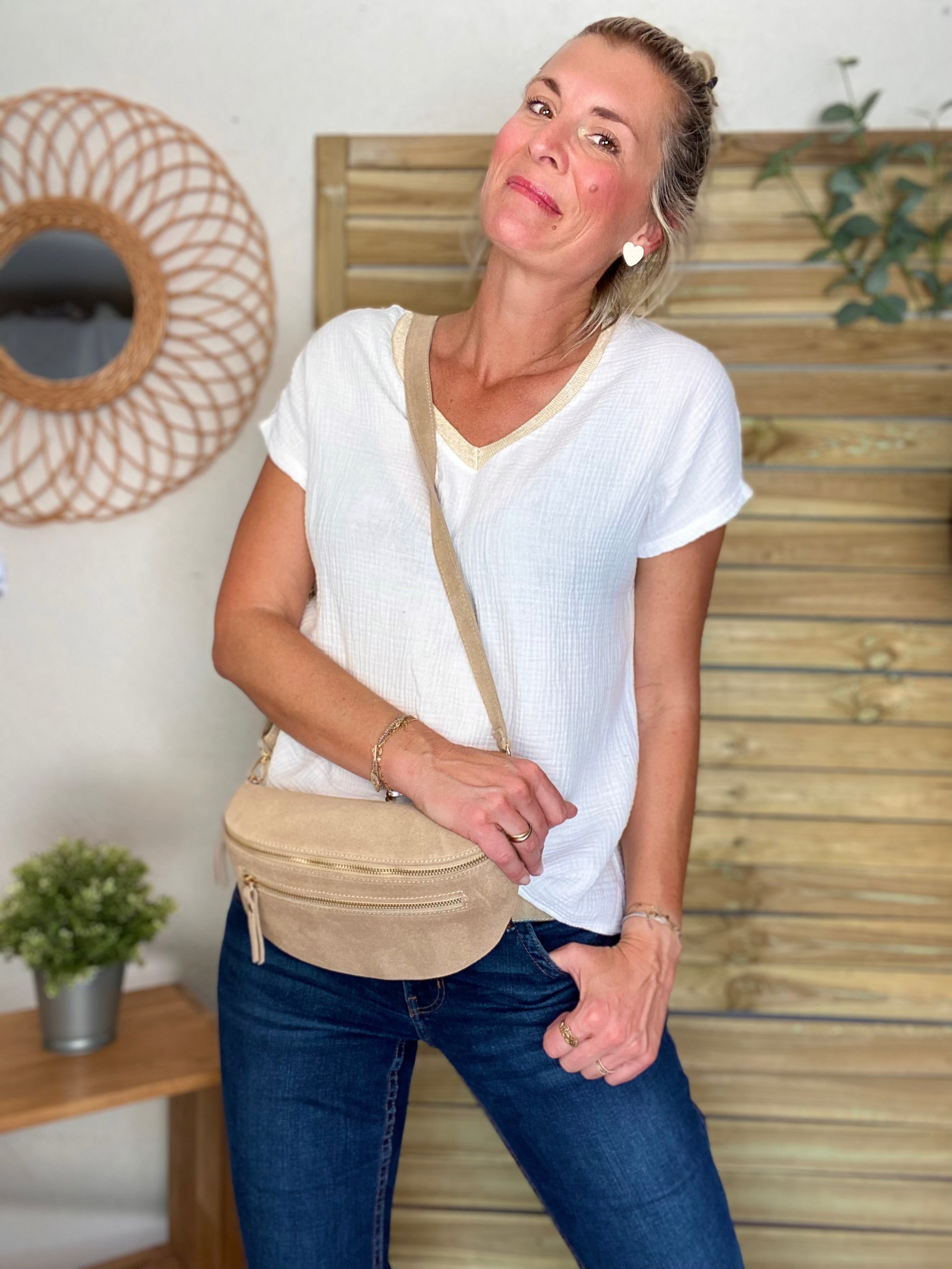 Sac banane en croûte de cuir + poche avant ALISON - Beige