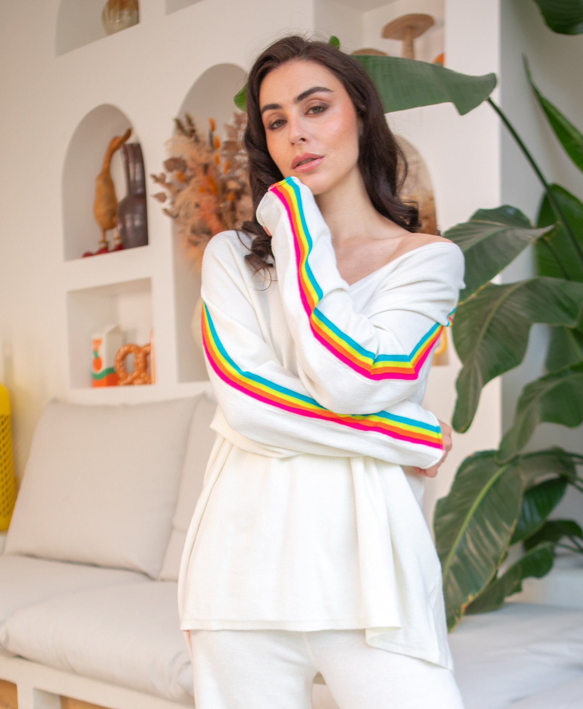 Pull fin avec bandes colorées, col V - RAINBOW OVERSIZE 🌈 Écru