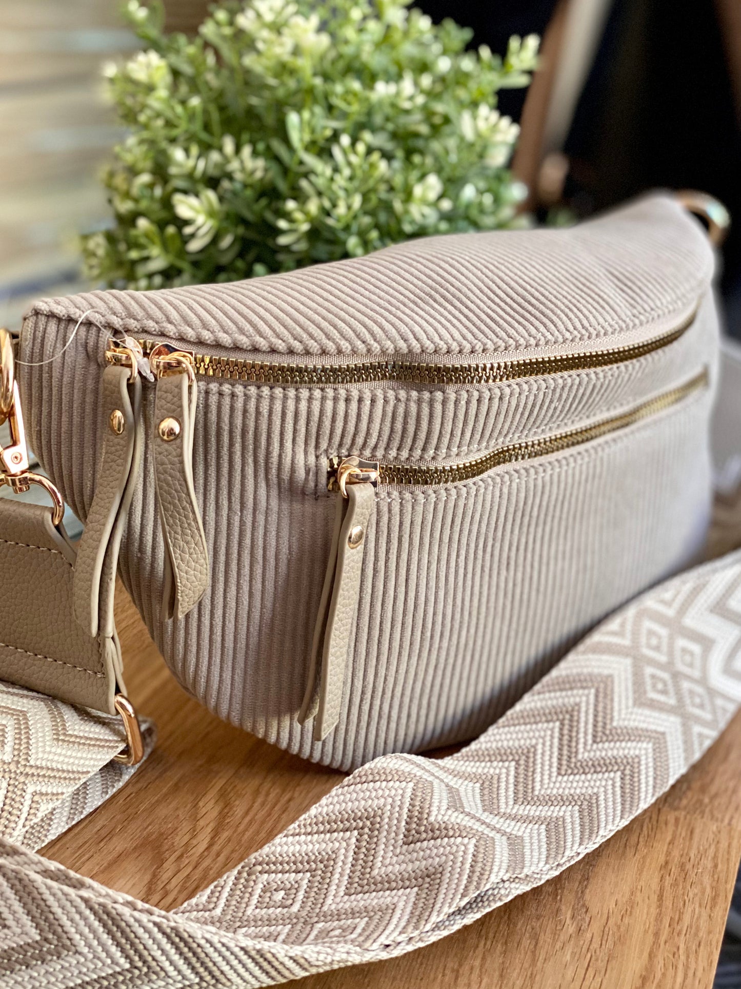 Sac banane XL en velours côtelé 2 zips et sangle fantaisie - ASHLY - Beige clair