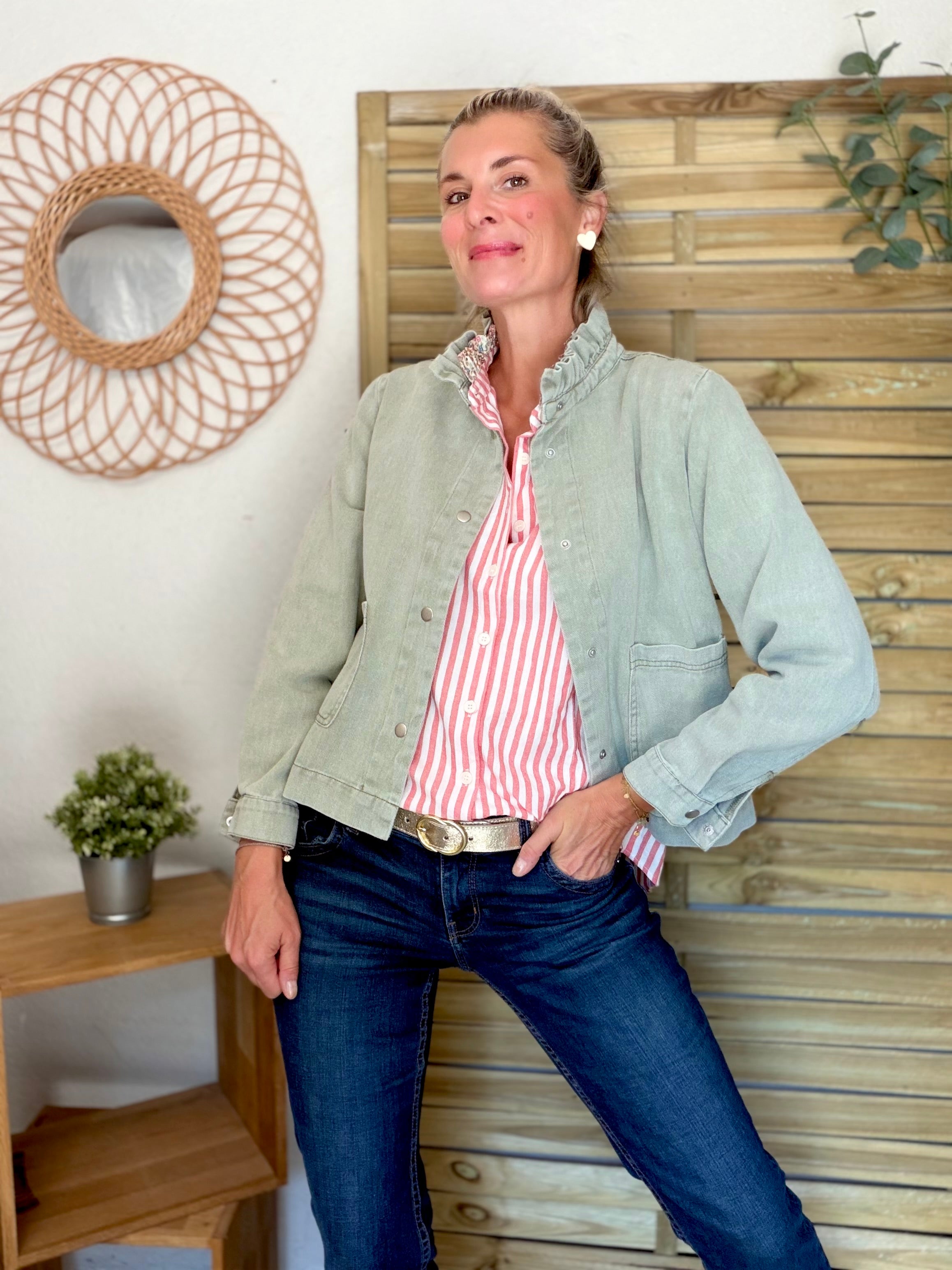 Veste courte légère col volanté JUNE - Kaki clair