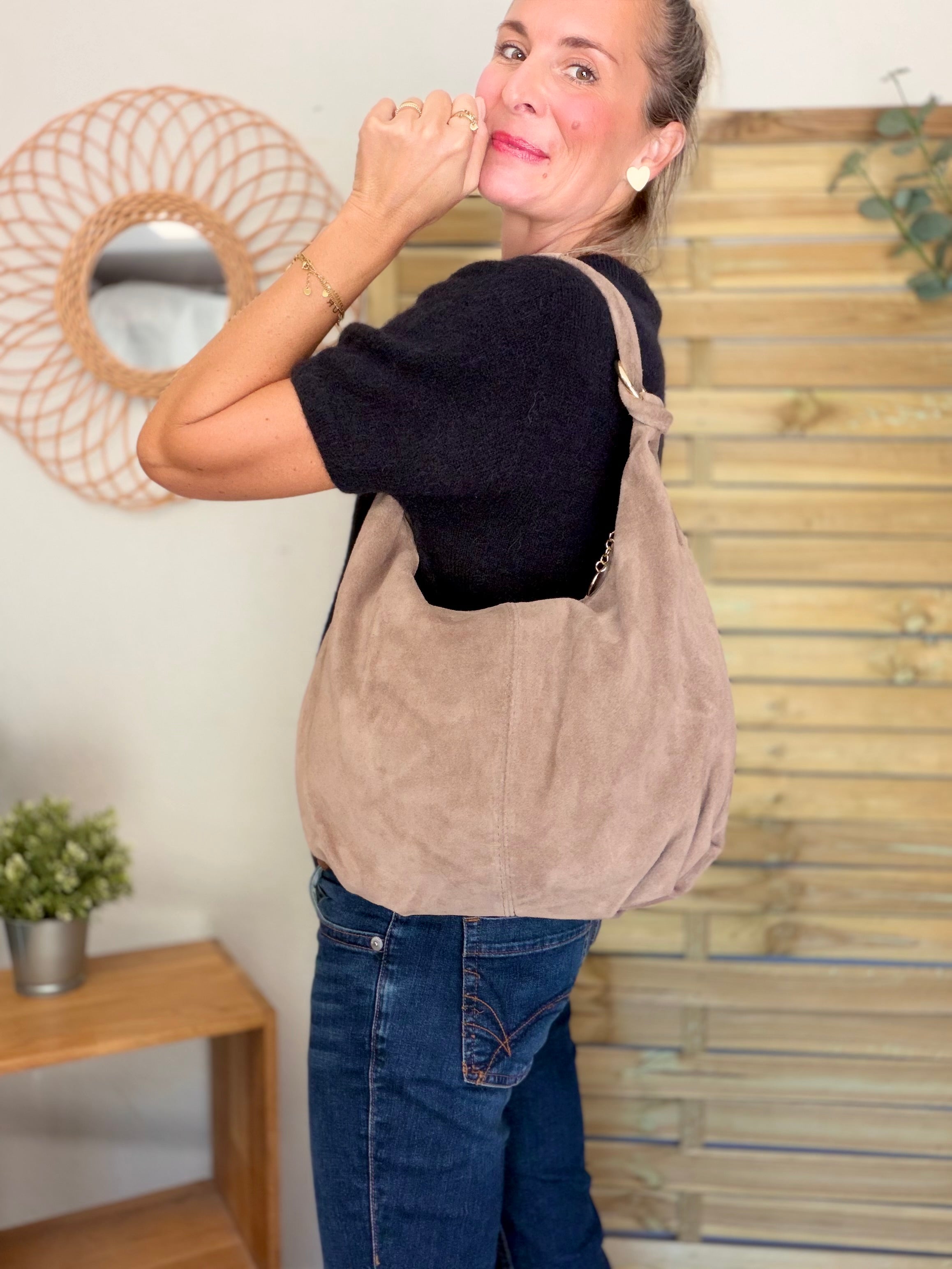 Sac besace hobo en cuir daim souple avec anneaux WILLIAM - Taupe