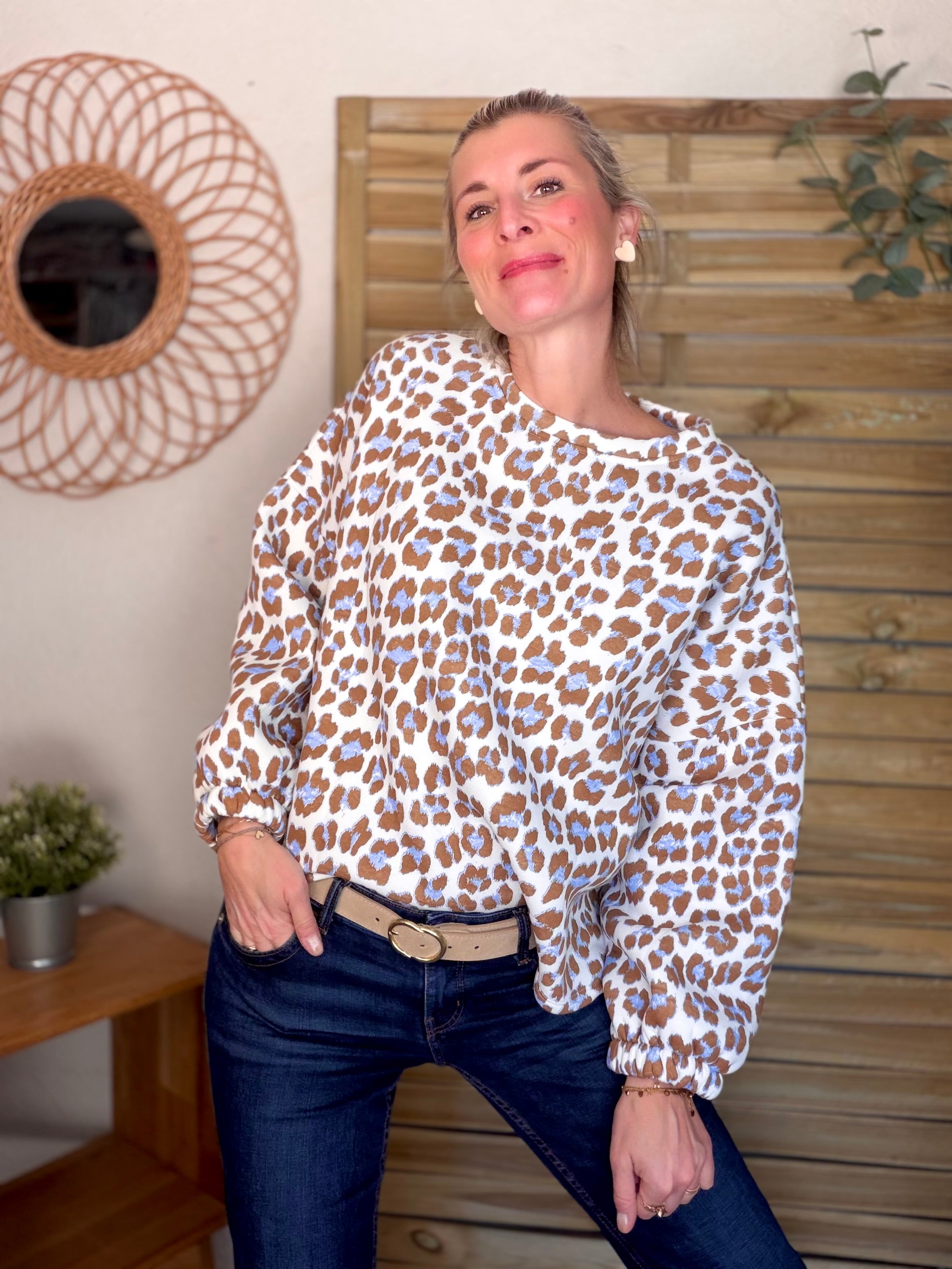 Sweat molleton oversized Léo bleu ciel GOOD VIBES - MIKA
