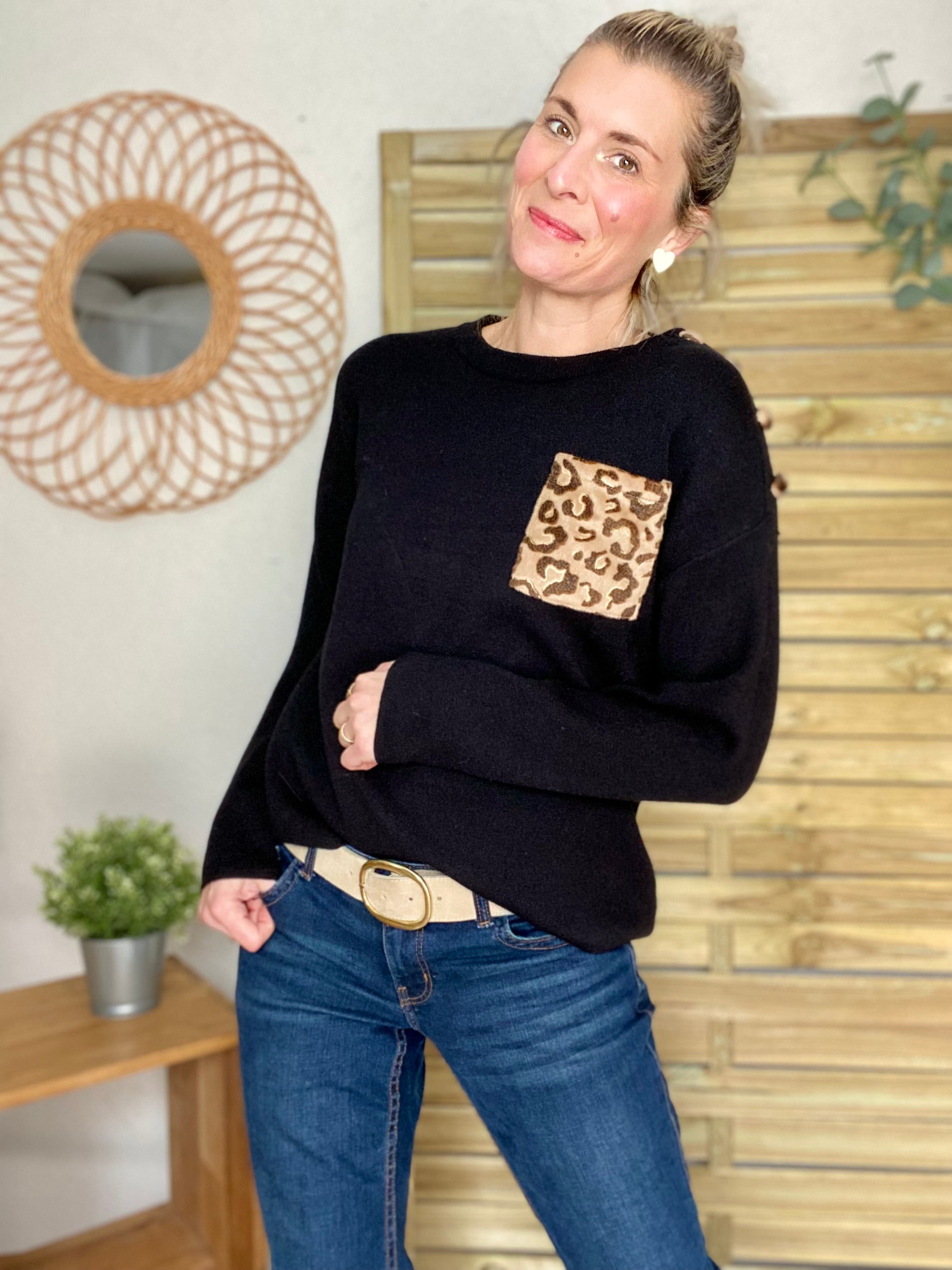 Pull avec poche et boutons Léo 🐆 ISAURE - Noir