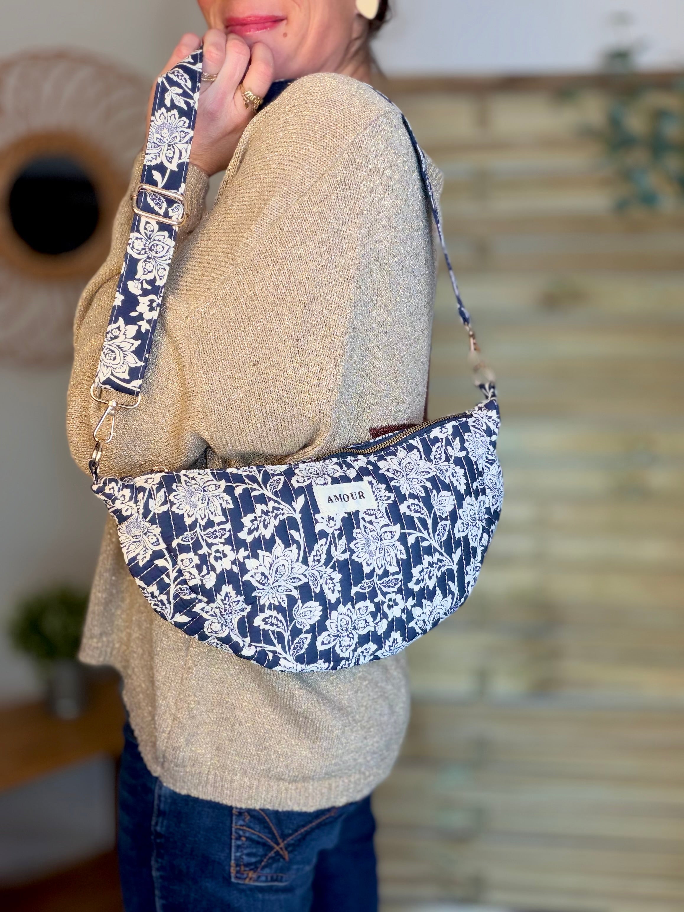 Sac demi-lune matelassé Amour JILL - Fleuri Marine