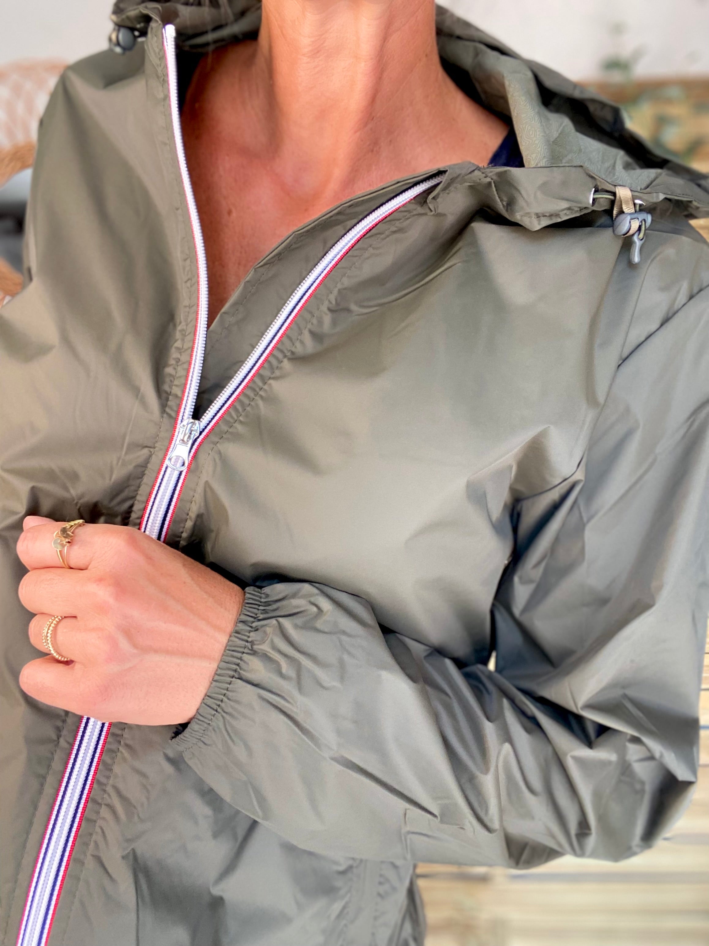 Coupe vent imperméable ANNA COURT Kaki - LAURA JO - DÉSTOCKAGE sur Tailles L et XL