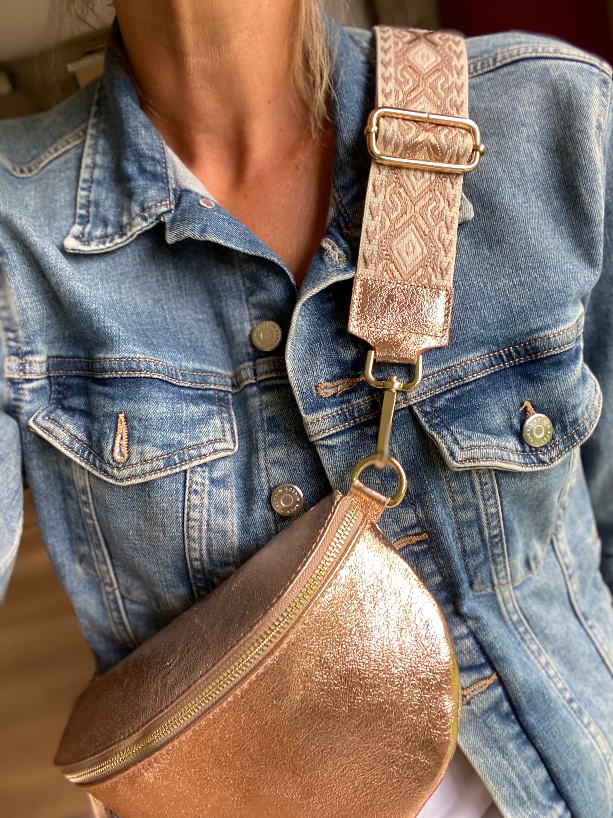 Sac banane M en cuir irisé 24cm ROMY Cuivre rosé (rose Gold)