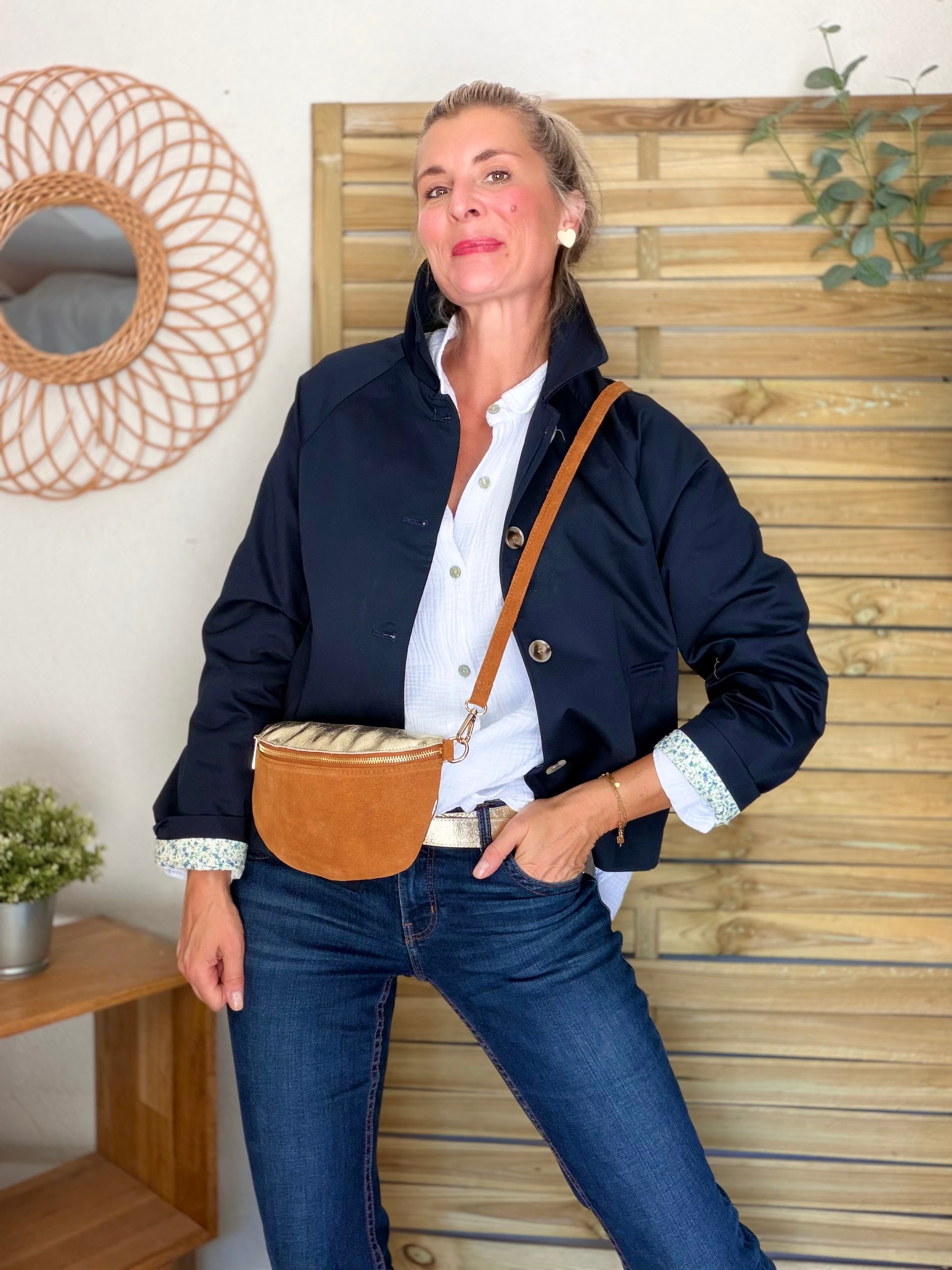 Sac banane M bi-matière en cuir irisé et velours 24cm - POLLY- Camel/Doré