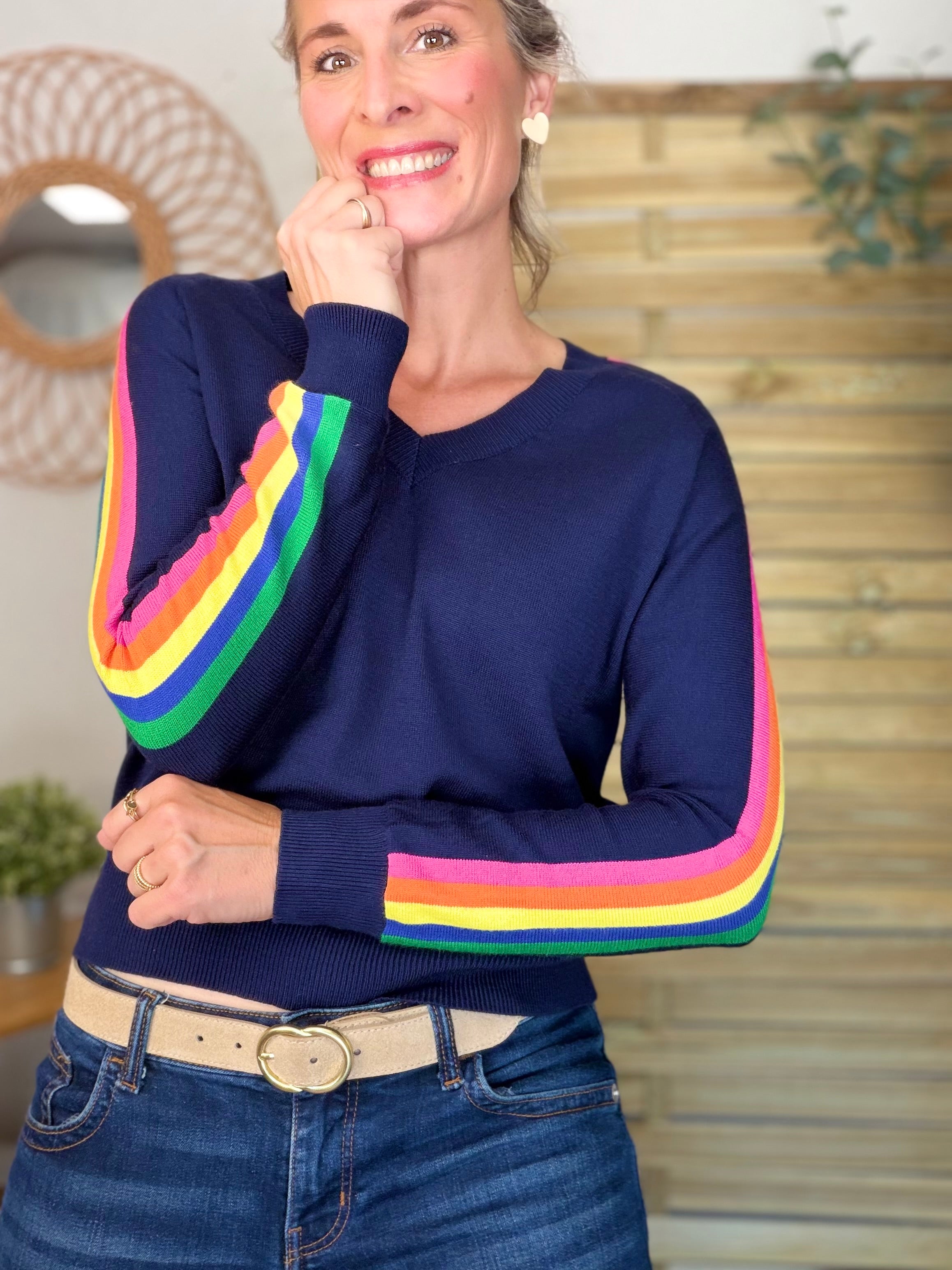Pull avec bandes colorées, col V - RAINBOW 🌈 Bleu marine