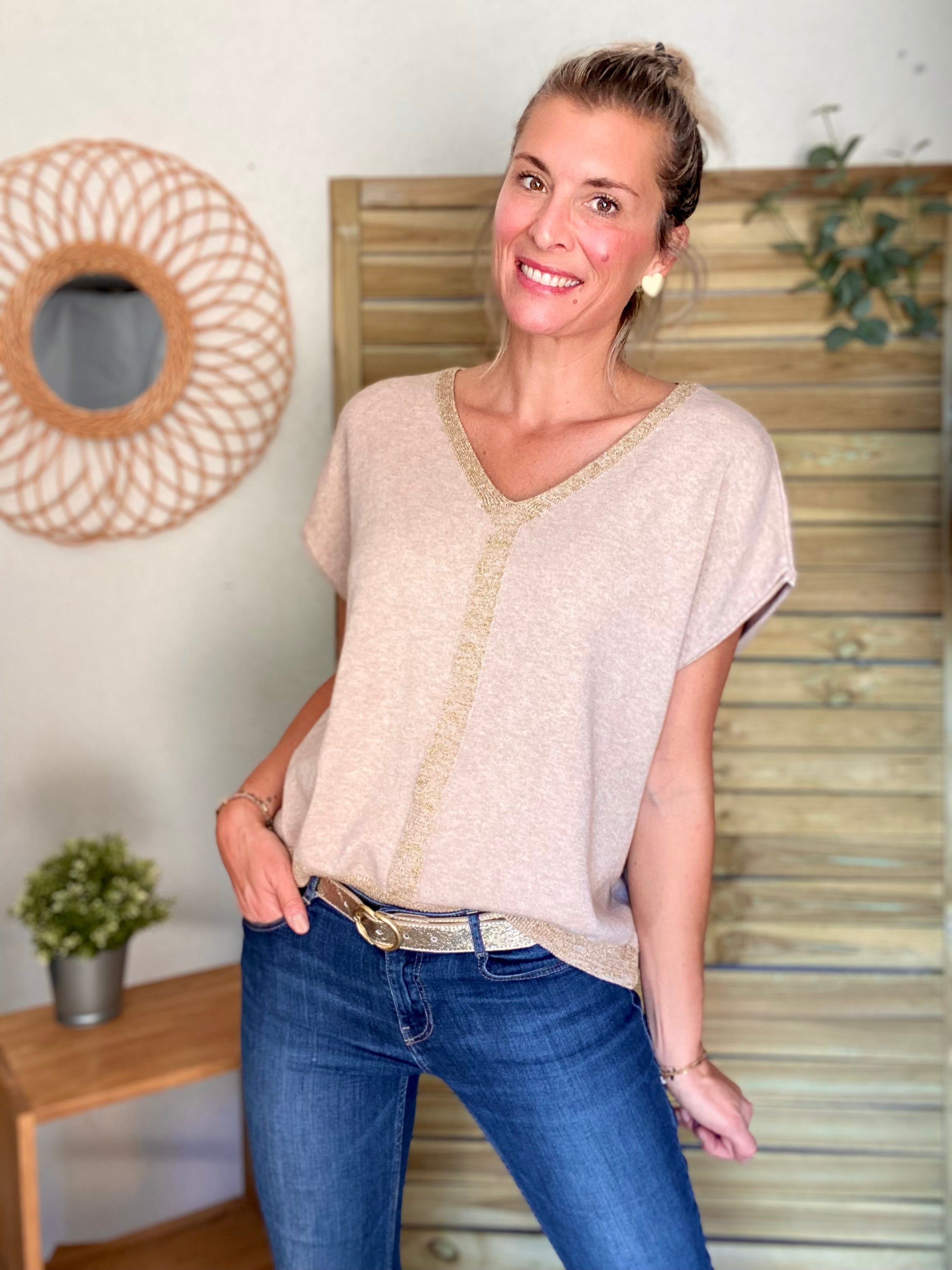 Pull fin avec lurex doré, col V - GISÈLE - Beige