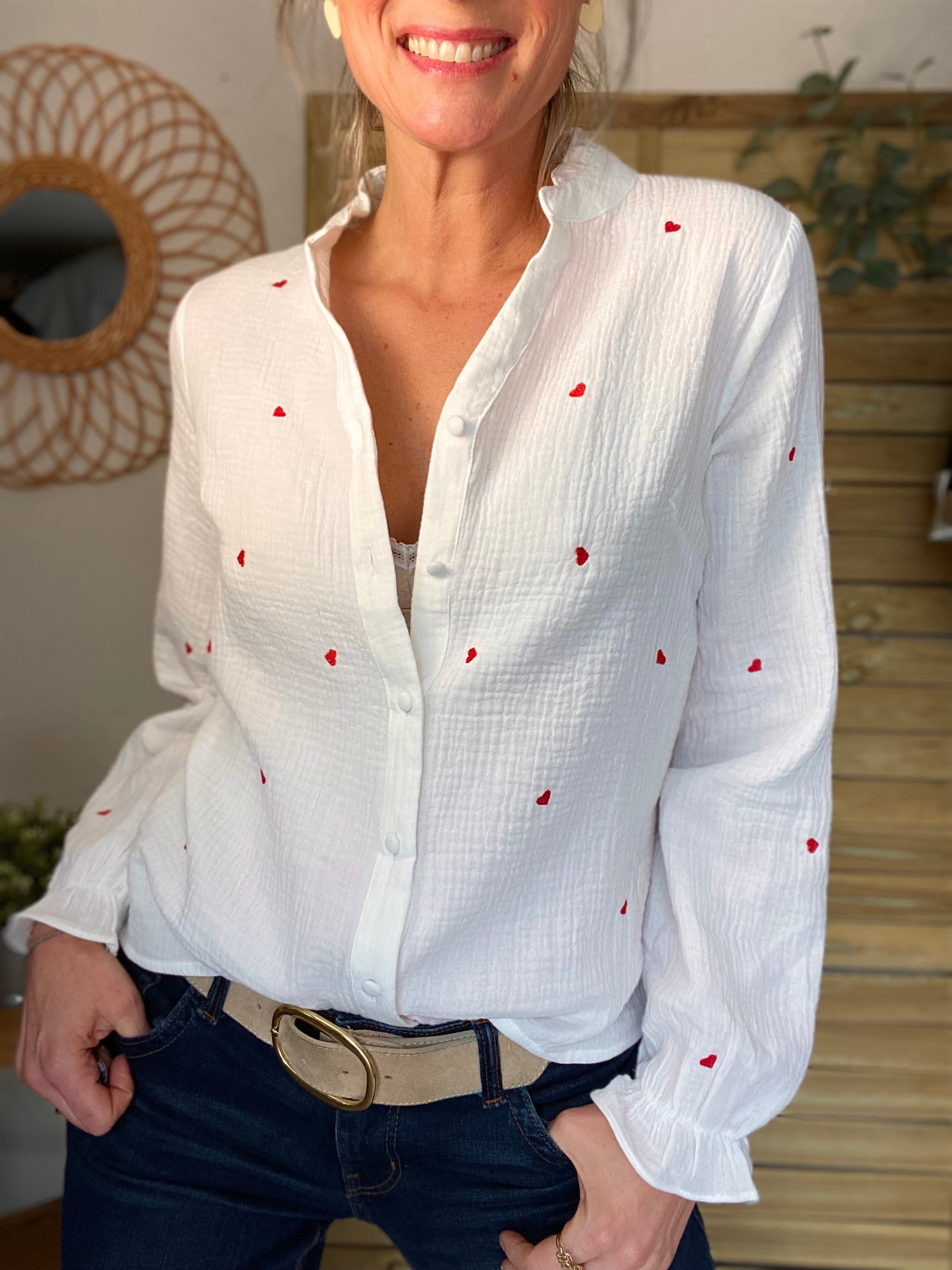 Blouse en gaze de coton avec cœurs brodés rouges ❤️ AYA