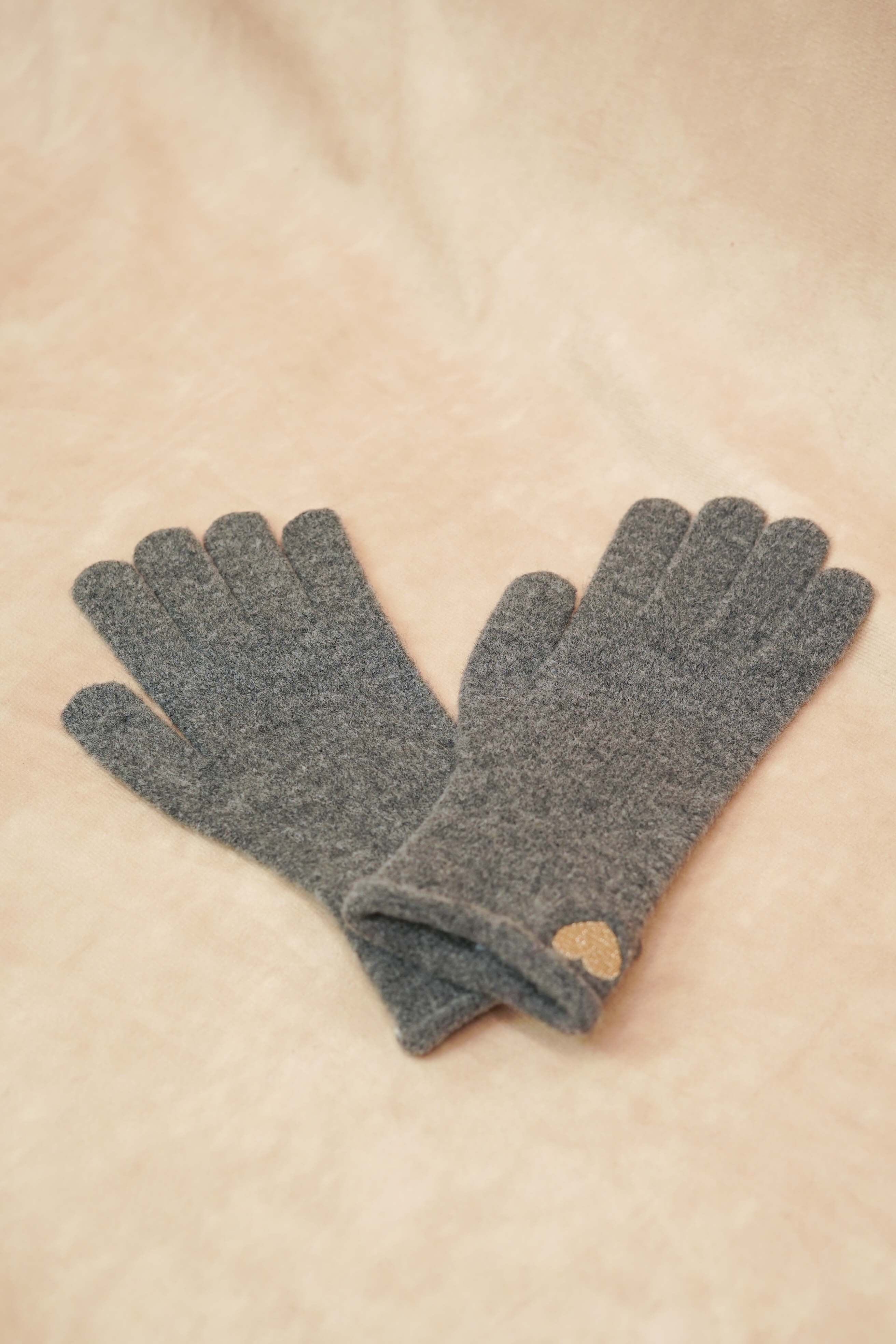 Gants CHLOÉ avec coeur doré brodé 💛 et ouverture index et pouce 👌🏼