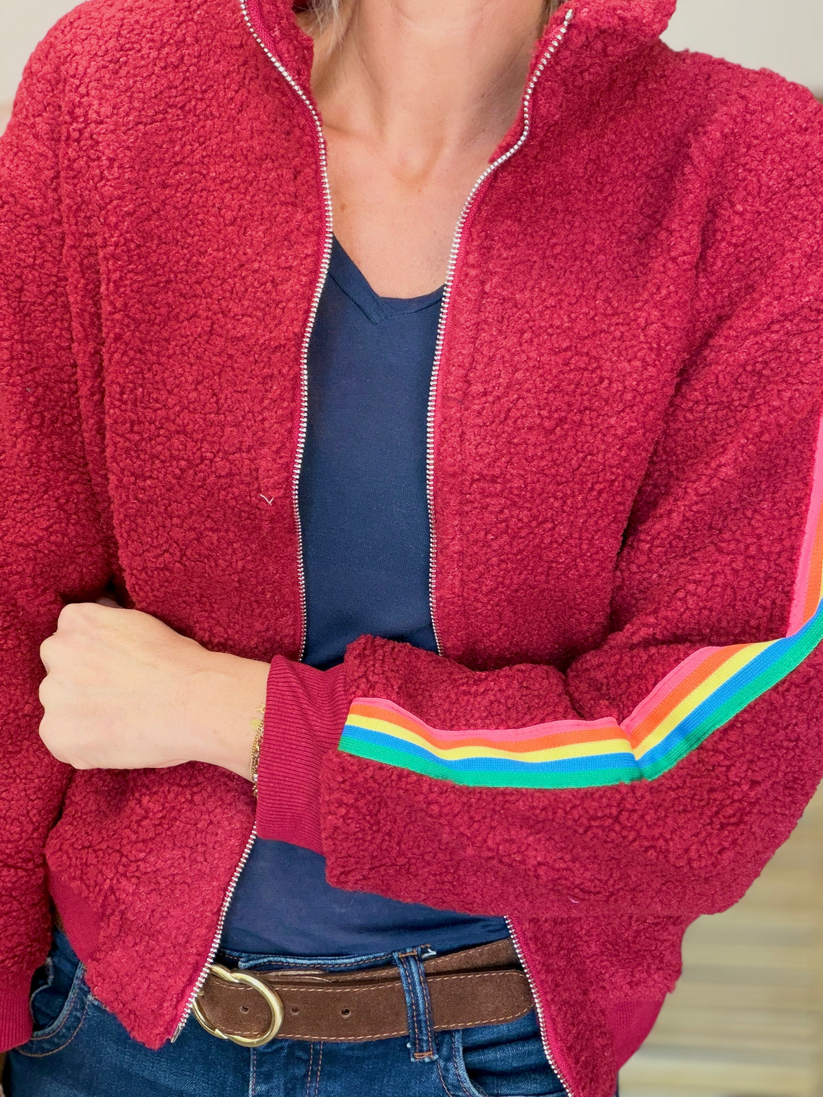 Veste Sherpa zippée bandes Arc-en-ciel CORALIE Bordeaux 🌈