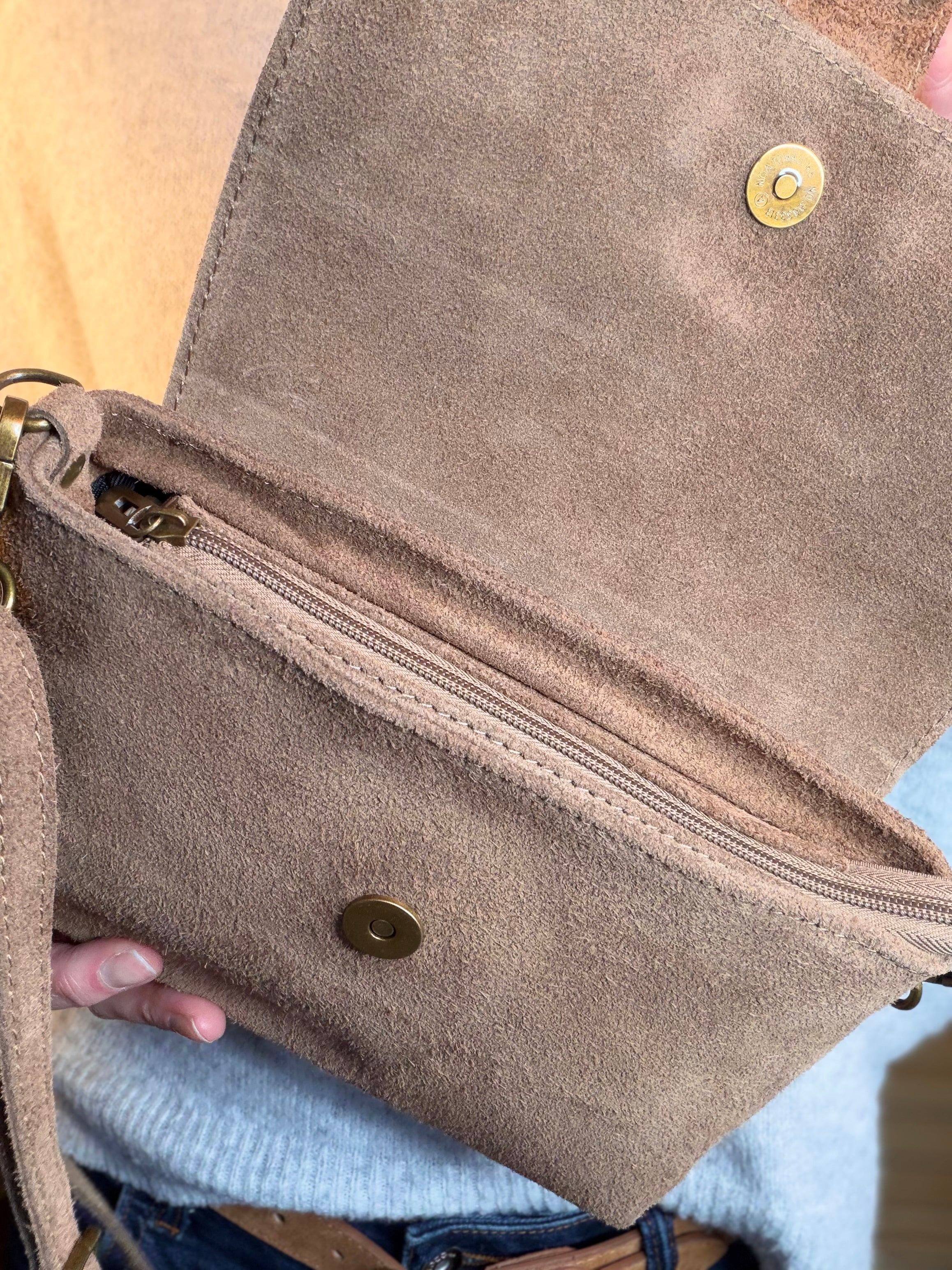 Sac bandoulière en croute de cuir BLAKE - Taupe