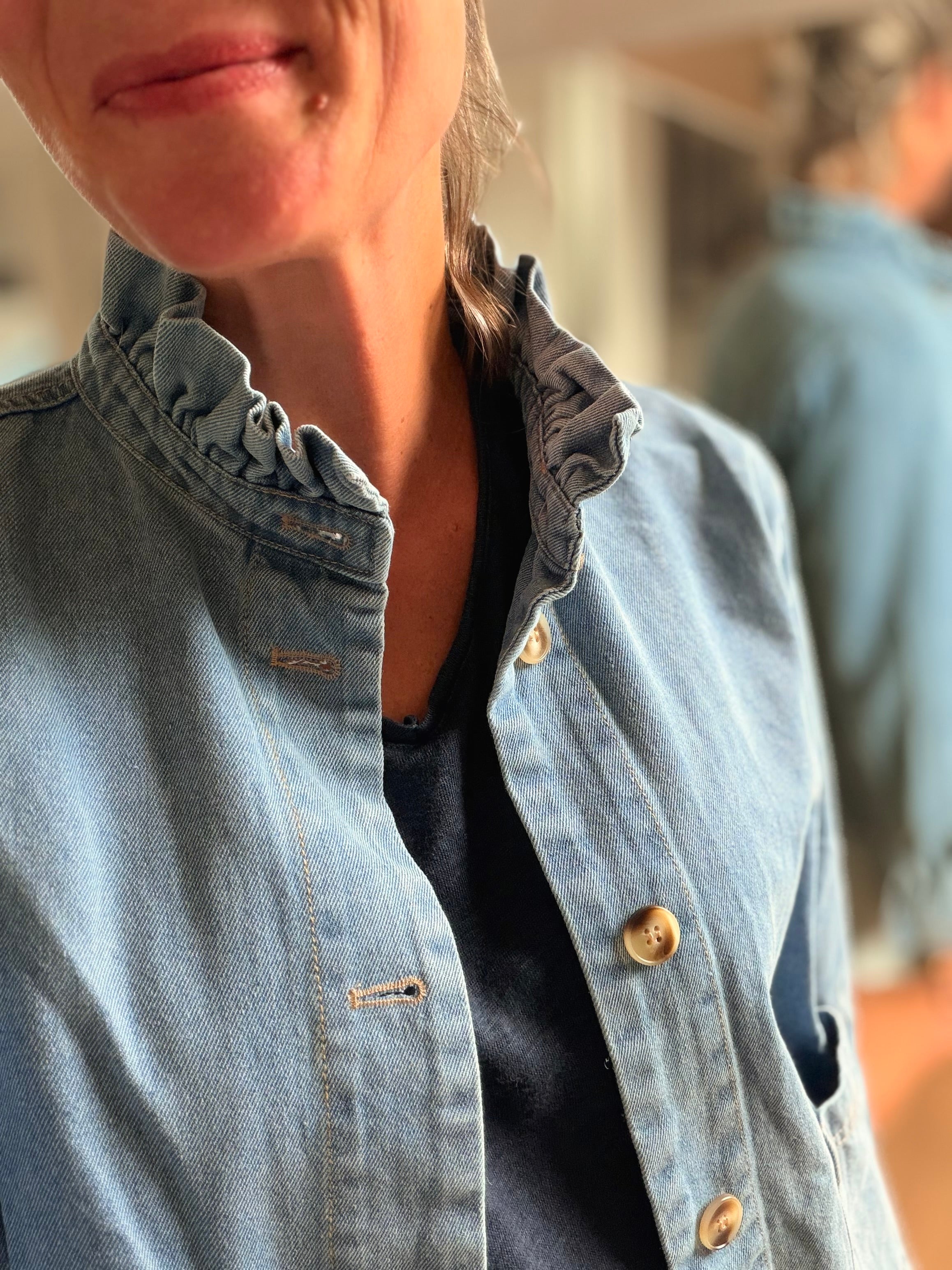 Veste courte légère col volanté JUNON Jean clair