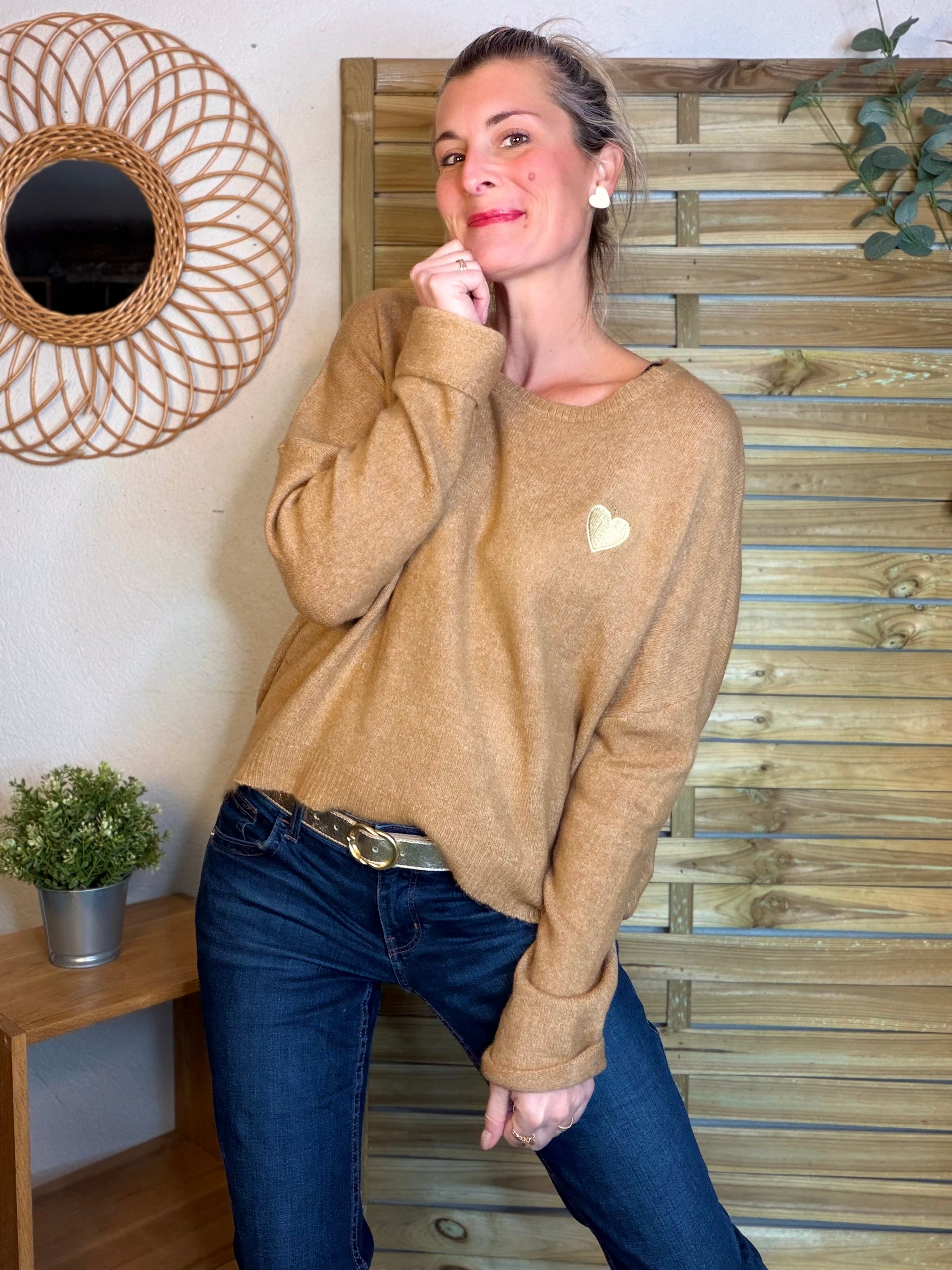 Pull léger en maille cœur doré brodé 💛 MELISSA - Camel