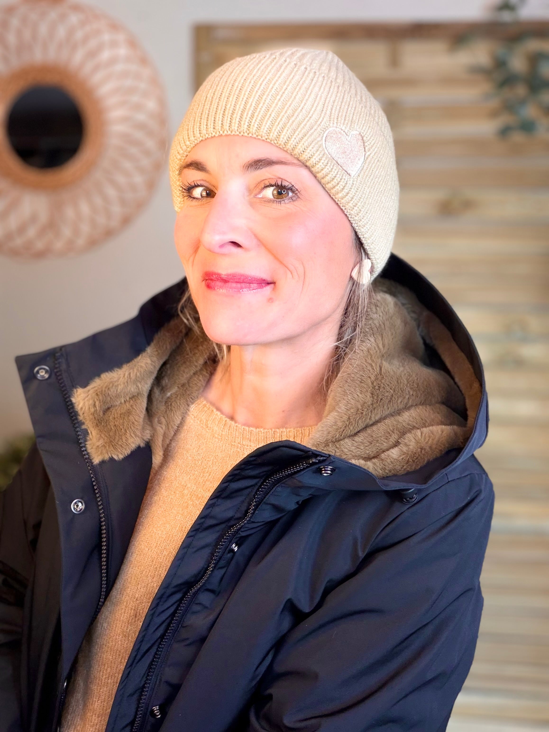 Bonnet avec écusson cœur ARTHUR