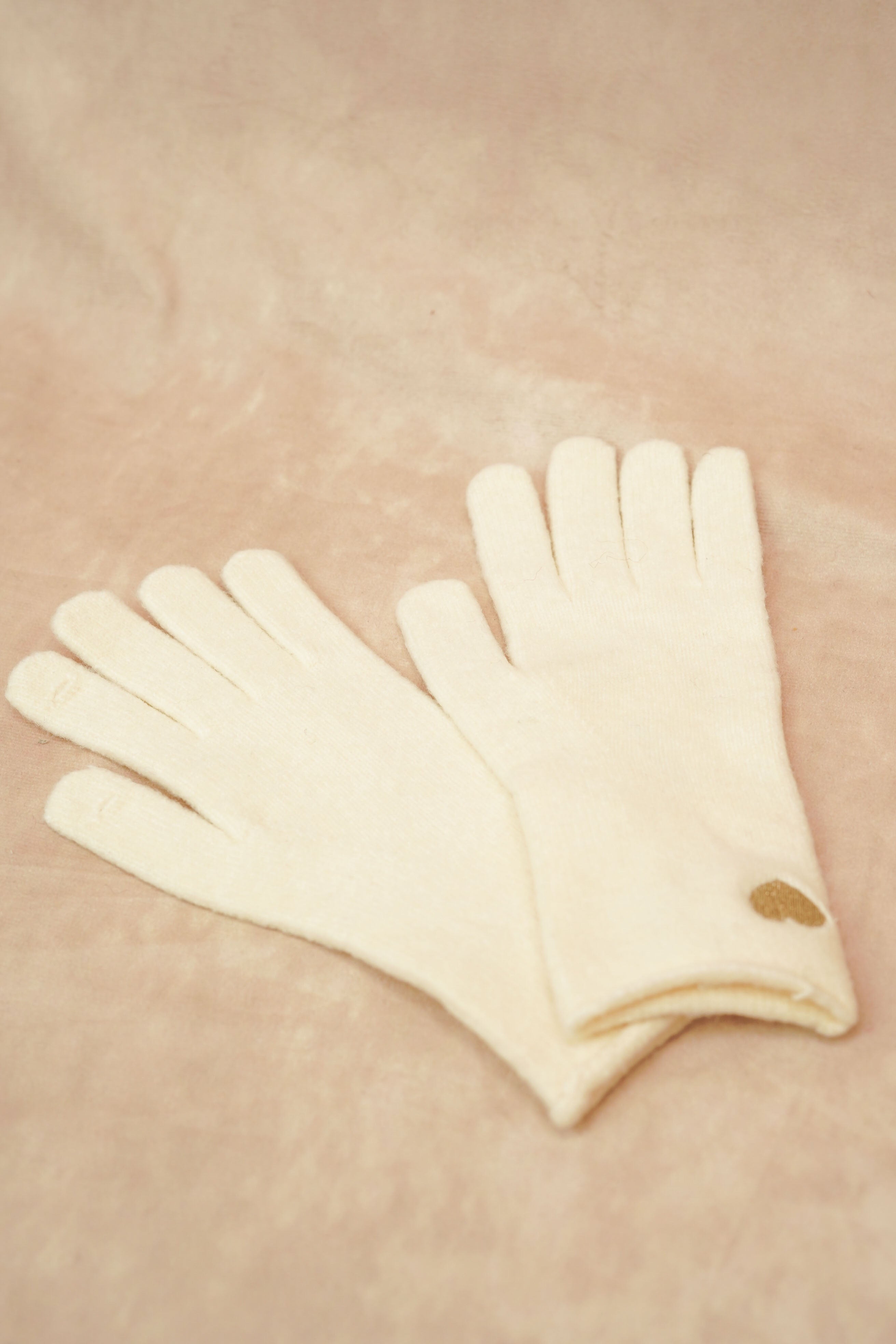 Gants CHLOÉ avec coeur doré brodé 💛 et ouverture index et pouce 👌🏼