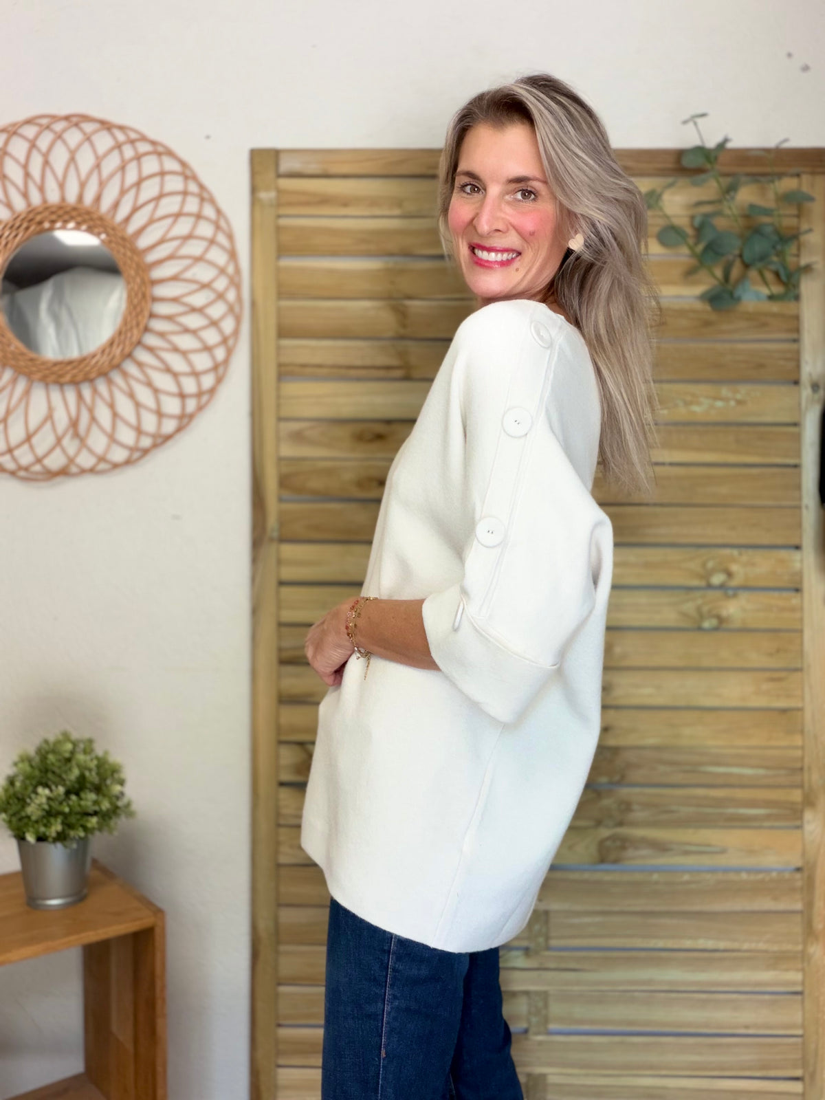 Pull long, col V, ornements boutons CHIARA Écru
