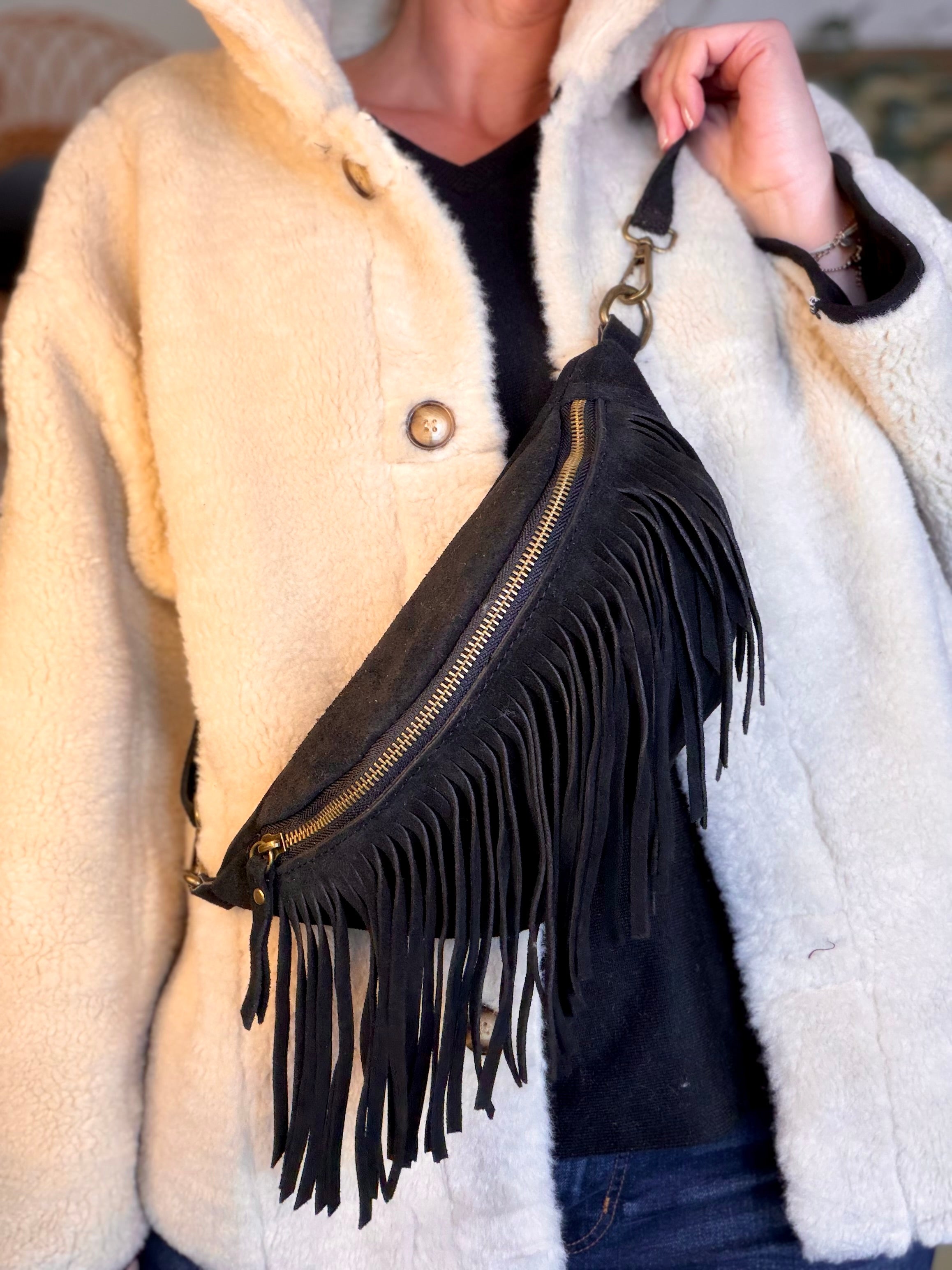 Sac banane avec franges en cuir daim - PIETRA - Noir