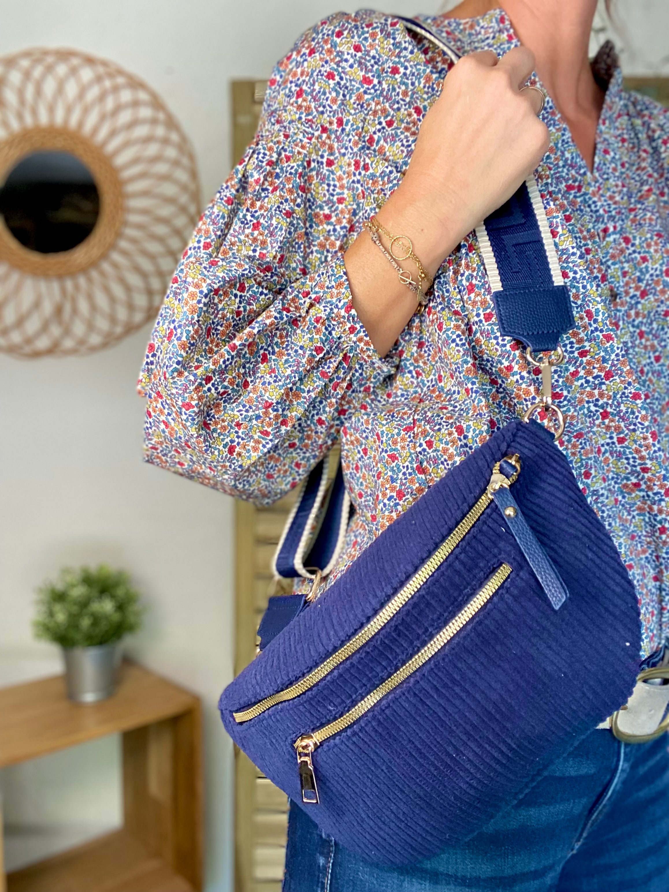 Sac banane L en velours côtelé 2 zips et sangle fantaisie - ASHLY - Bleu marine (côtelé large)