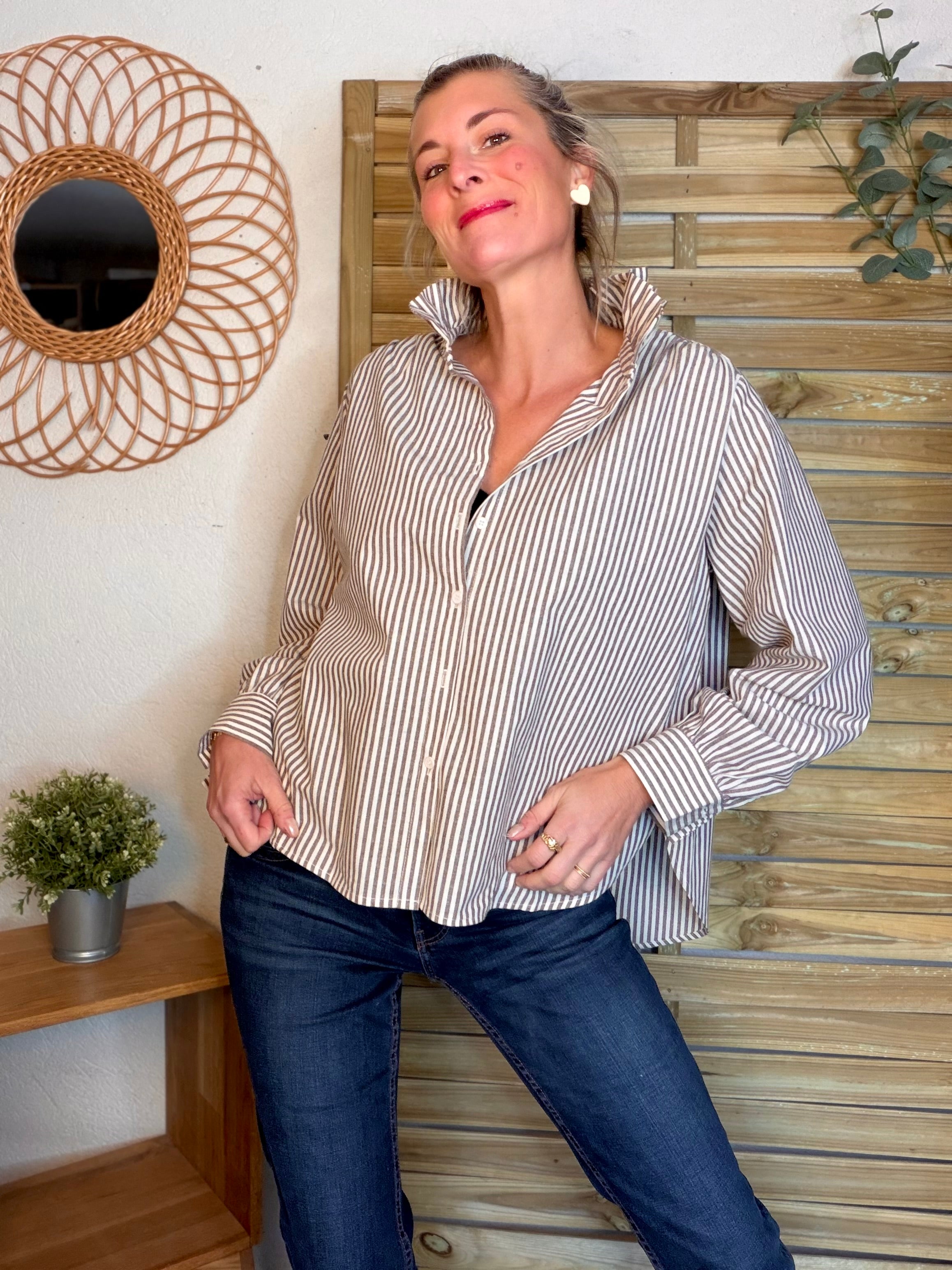Chemise en coton rayée col victorien BRIGITTE - Café
