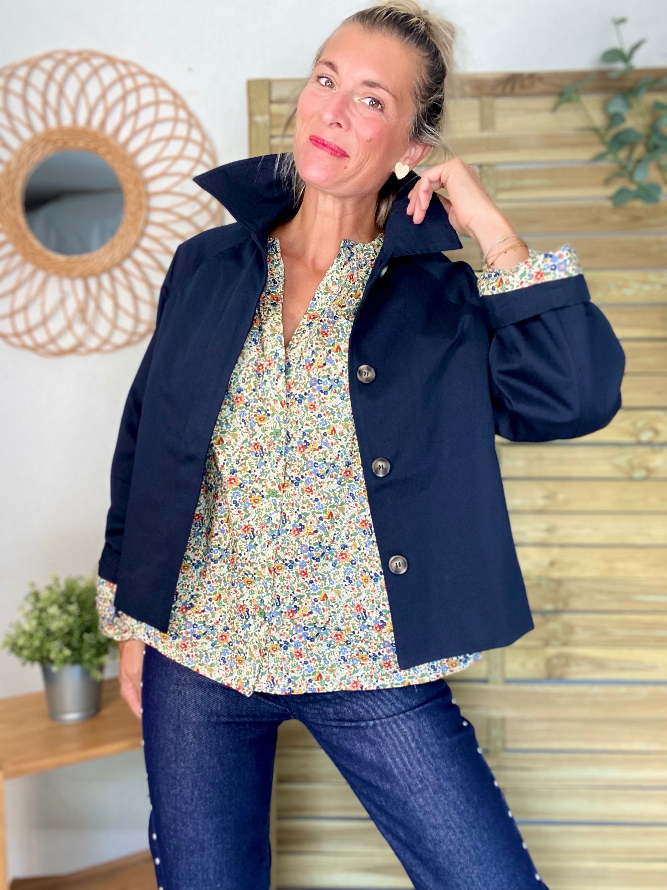Veste Trench en coton bleu marine avec Liberty - MAHAUT