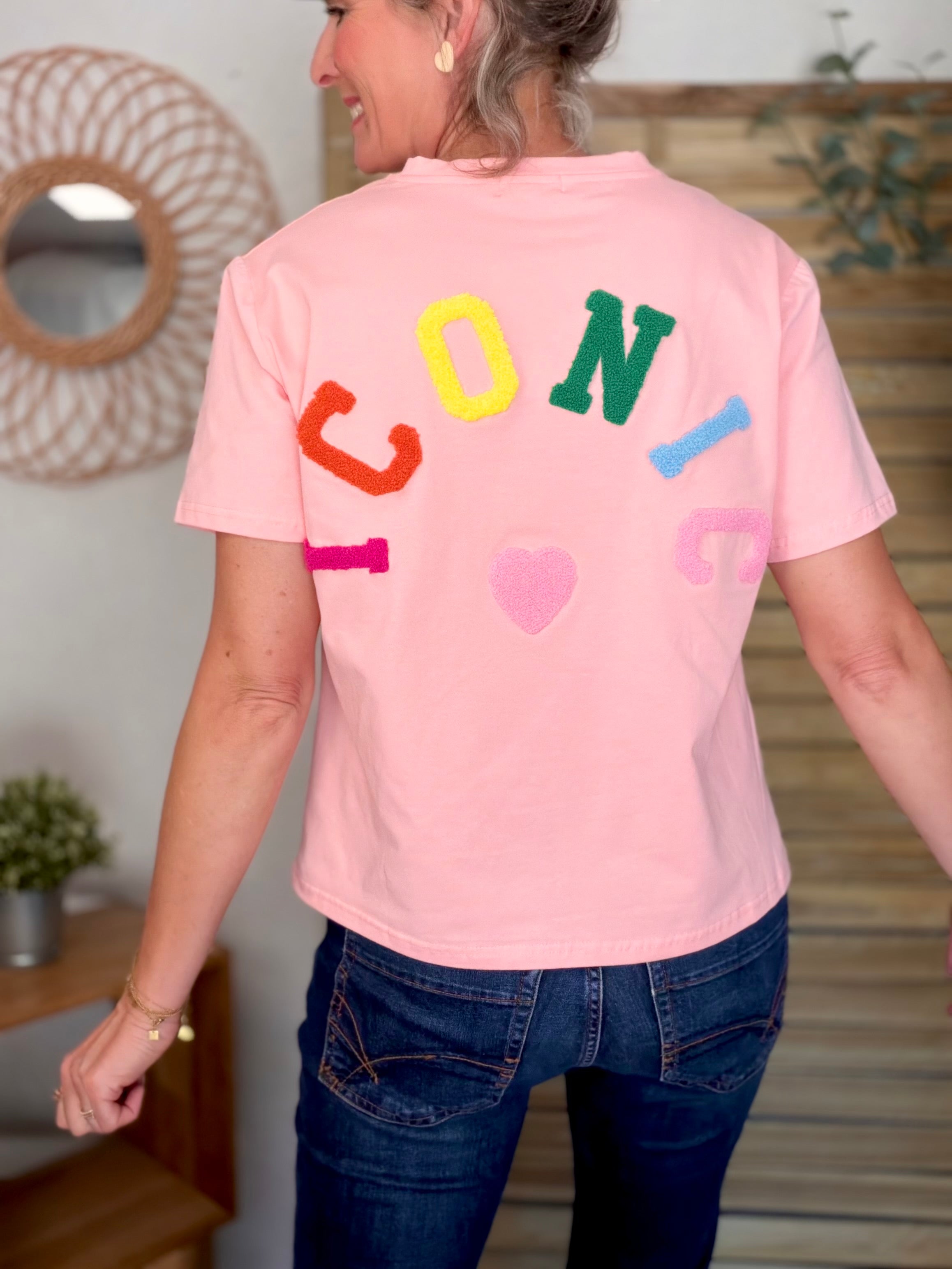 Tee shirt col V ICONIC club multicolore CARO - Rose clair