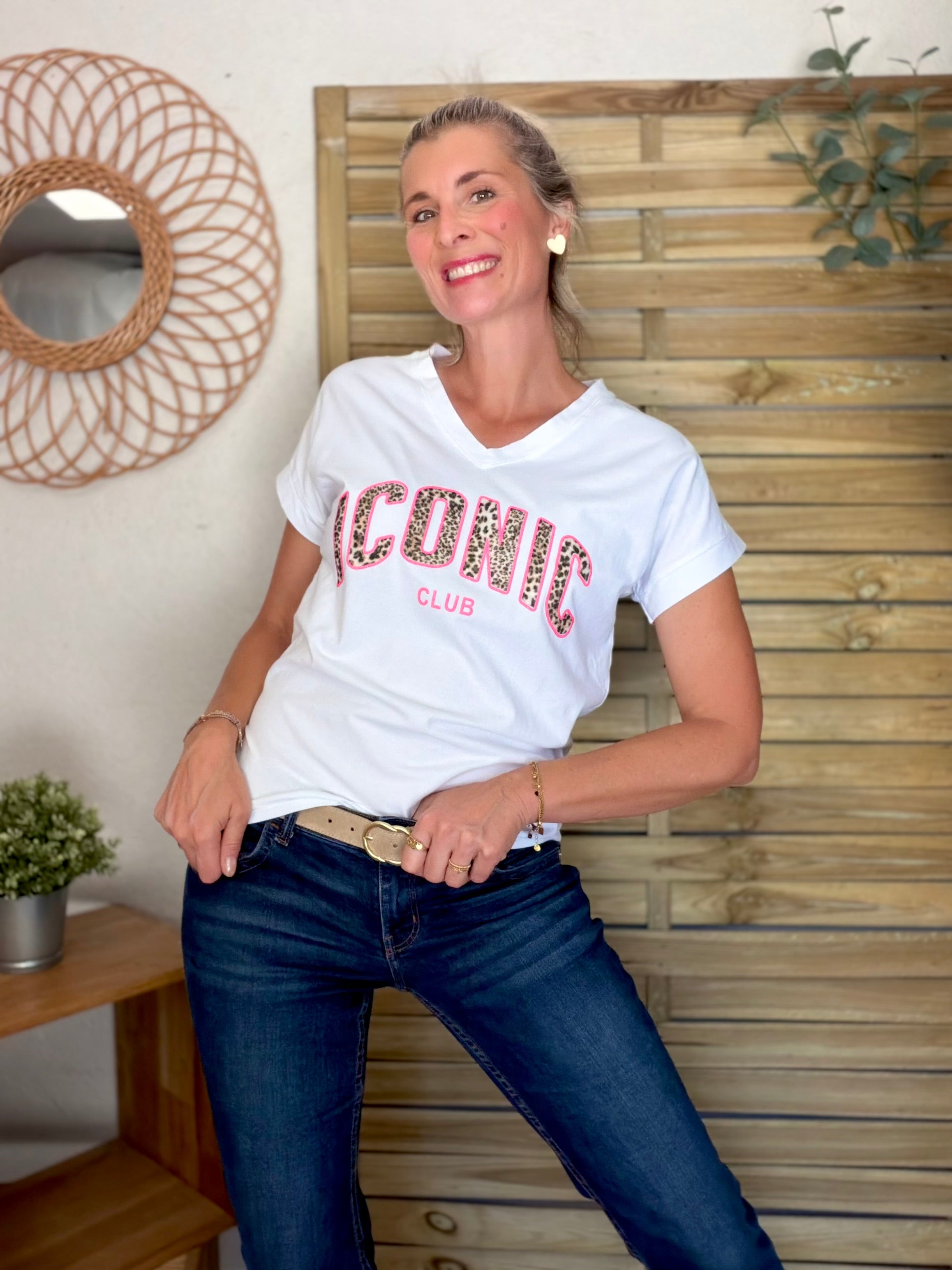 Tee shirt col V ICONIC club Léo NORMA Blanc