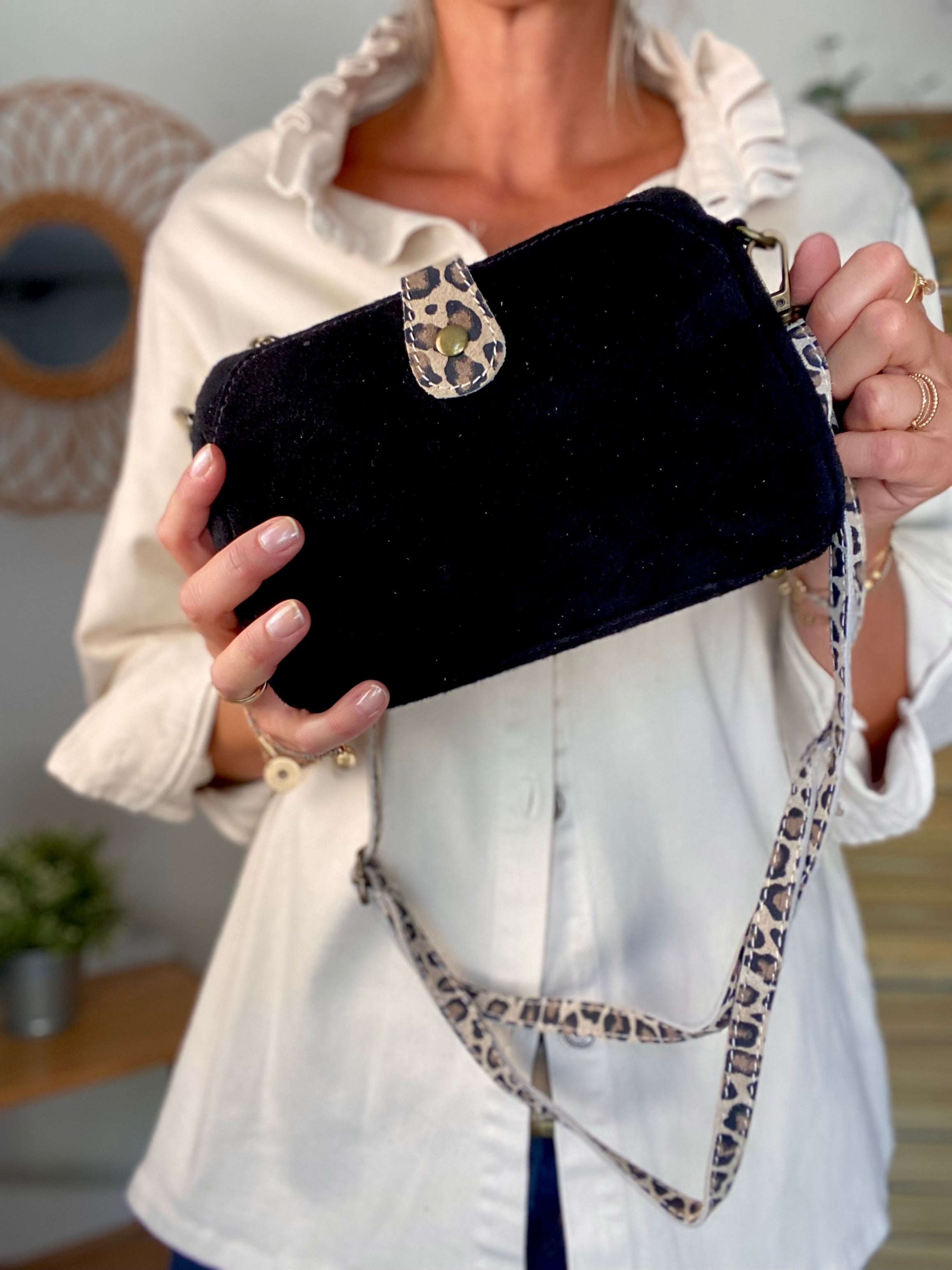 Sac bandoulière en cuir EZRA - Noir/léo